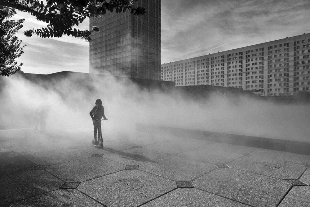 Trotinettes dans la brume