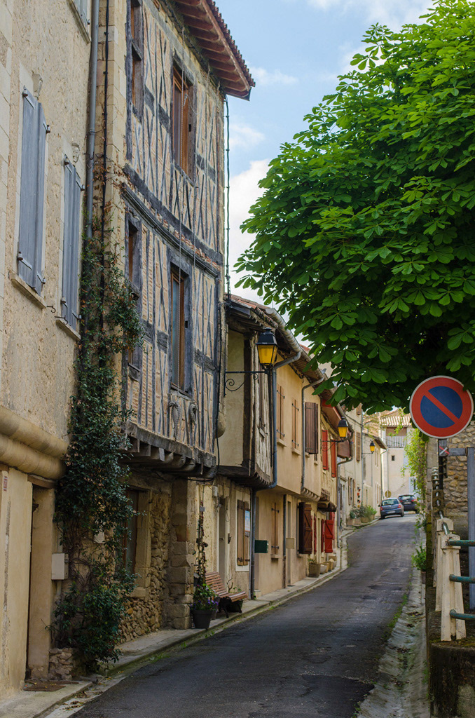 Une petite rue à Aurignac