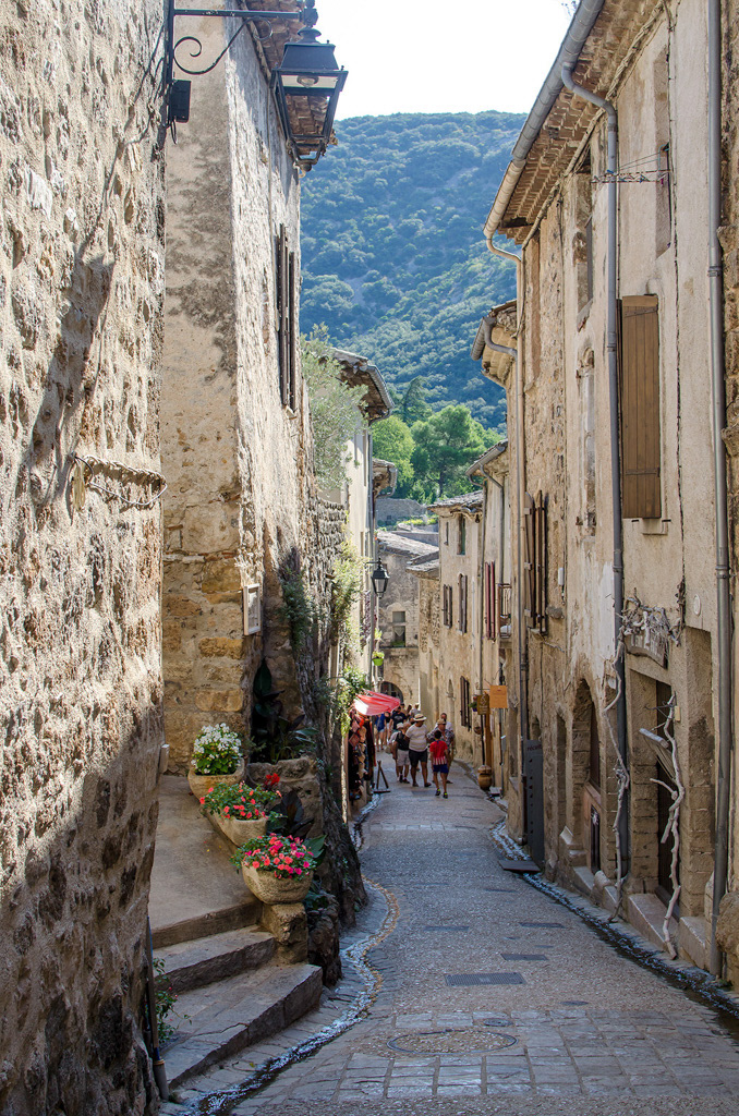 Une ruelle dans Saint-Guilhem-le-Désert