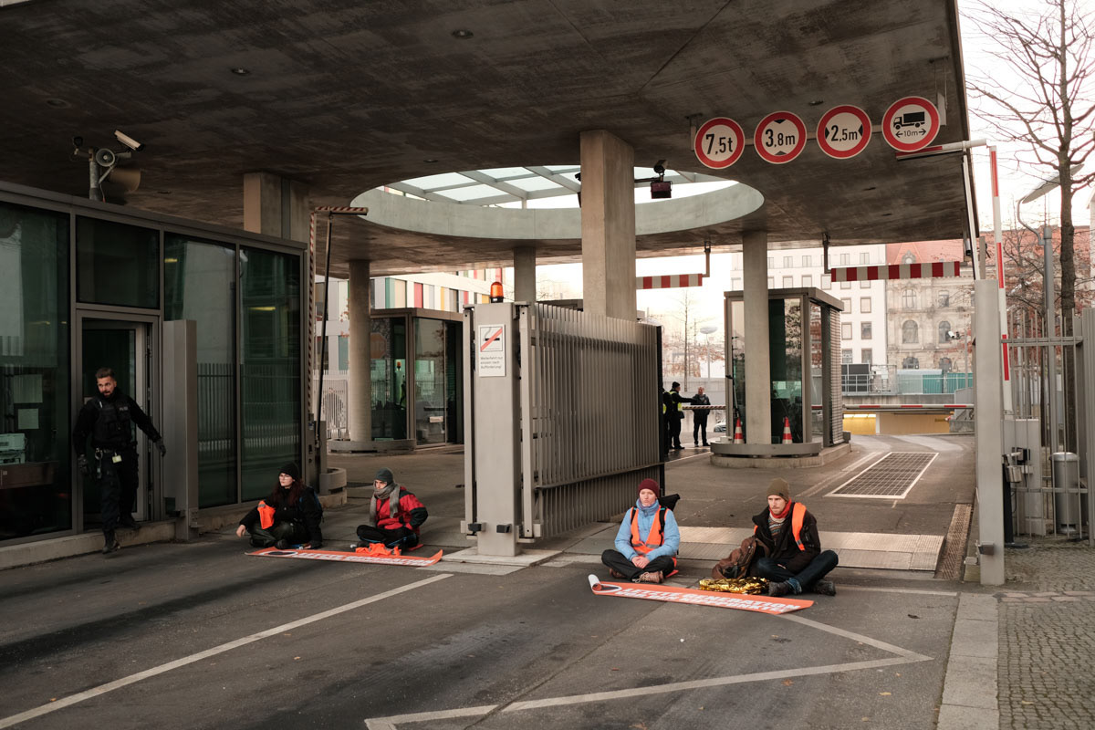 Activists block entry to the Bundestag in Berlin
