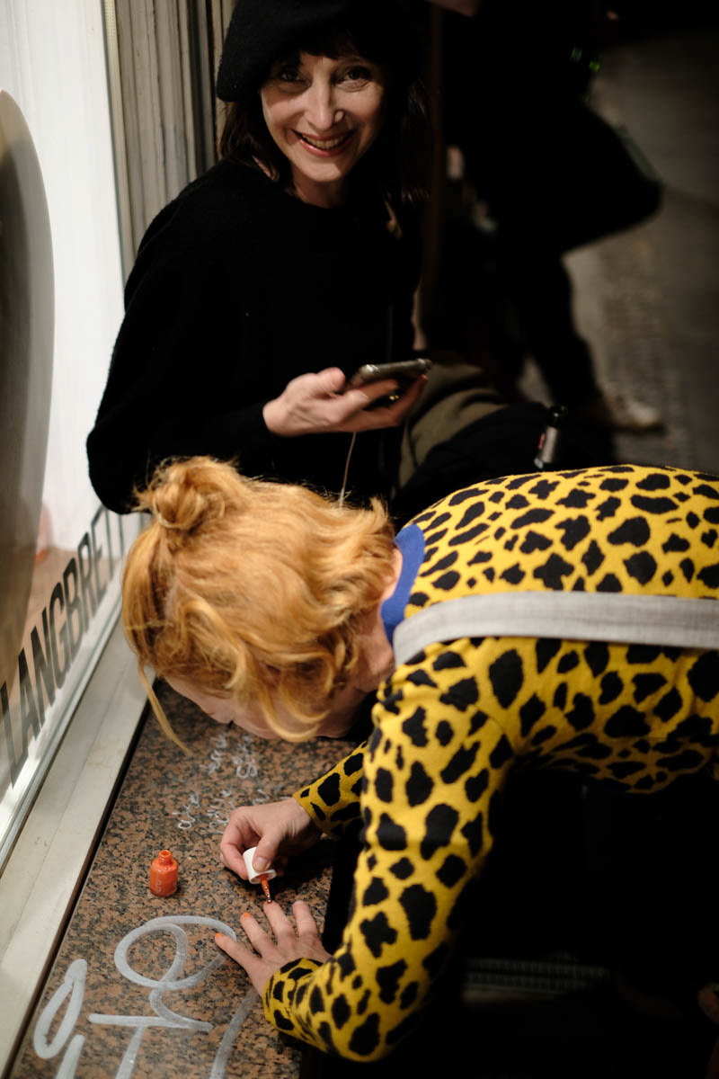 Dörthe Eickelberg paints her nails before presenting her new book. Berlin, November 2021