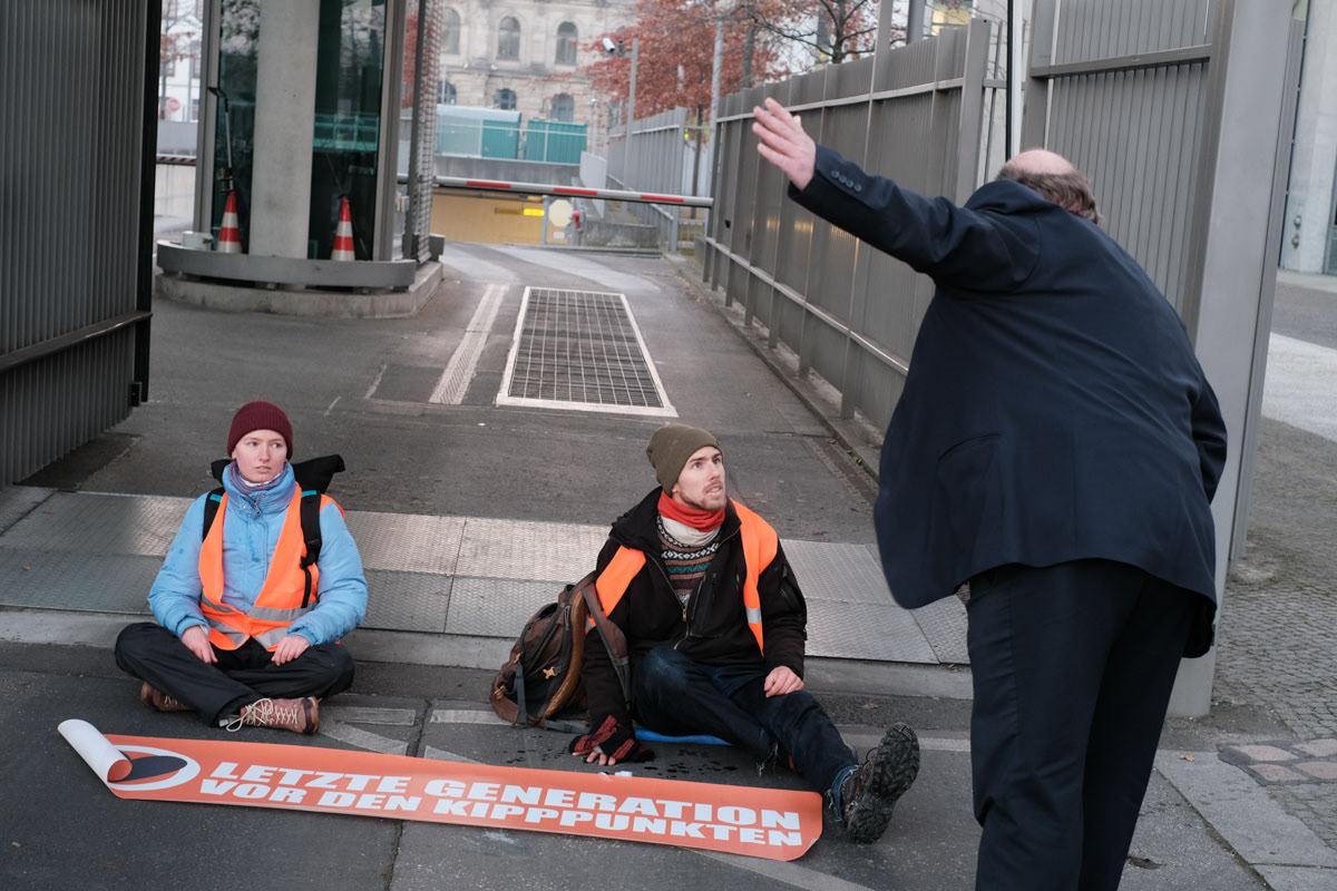 Activists block entry to the Bundestag in Berlin