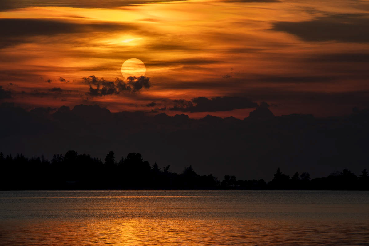 Smoke from the Australian bushfires of 2019–20 smothers skies across (Tasman) New Zealand, December 2019