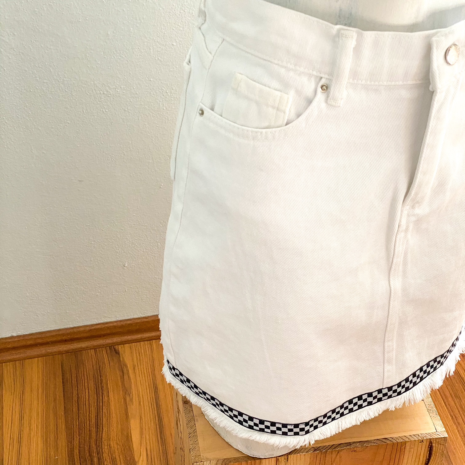 Urban Upcycled Kind Hearted Sustainable Fashion and Lifestyle | White Denim Skirt With Checkered Lining