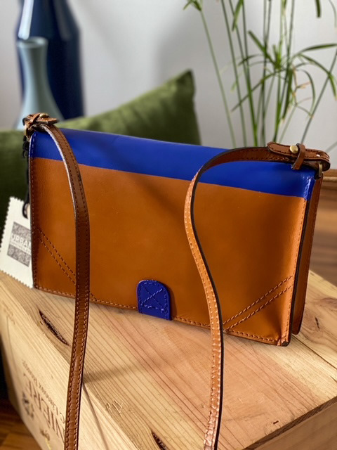 Urban Upcycled İyi Kalpli Sürdürülebilir Moda ve Sürdürülebilir Yaşam | Deri Taba ve Çivit Mavisi El Boyama Askılı Çanta