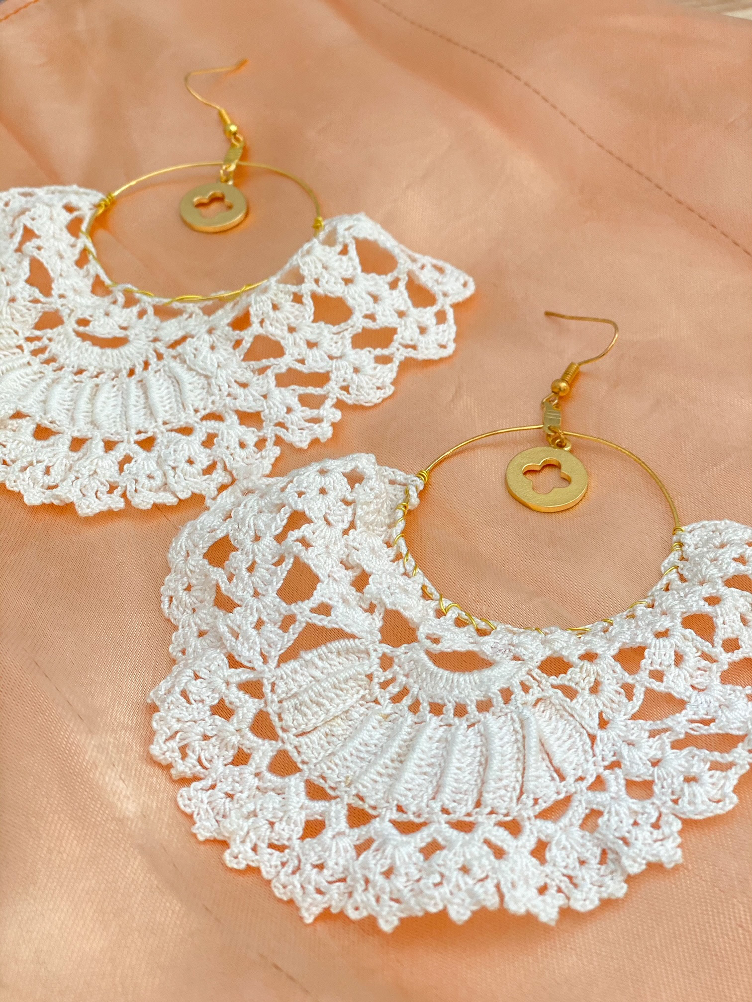 Urban Upcycled İyi Kalpli Sürdürülebilir Moda ve Sürdürülebilir Yaşam | Vintage Dantelli Altın Renkli Küpe