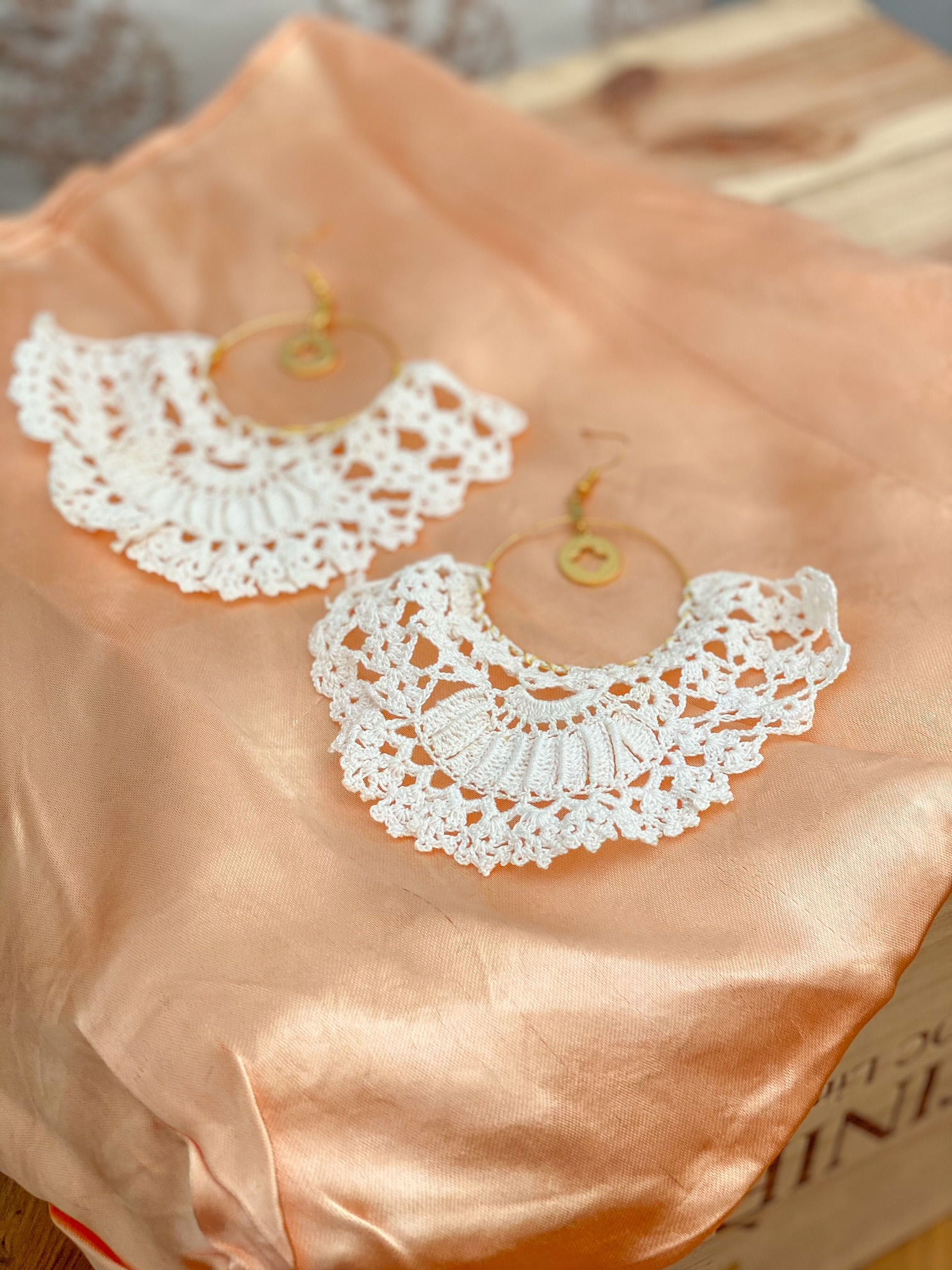 Urban Upcycled İyi Kalpli Sürdürülebilir Moda ve Sürdürülebilir Yaşam | Vintage Dantelli Altın Renkli Küpe