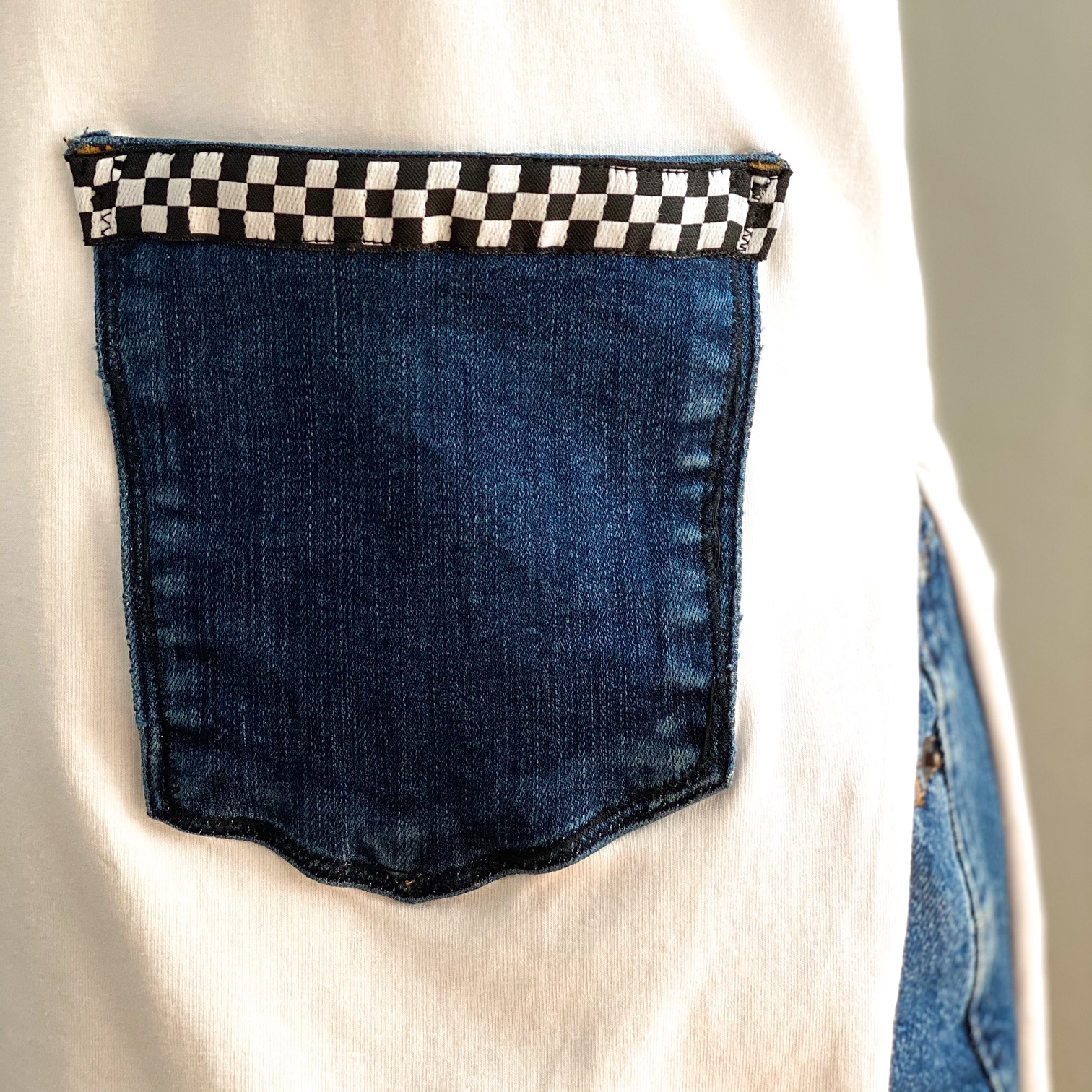 Painting on back pocket of jeans sales