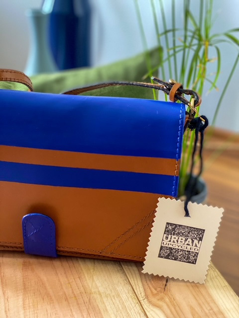 Urban Upcycled İyi Kalpli Sürdürülebilir Moda ve Sürdürülebilir Yaşam | Deri Taba ve Çivit Mavisi El Boyama Askılı Çanta
