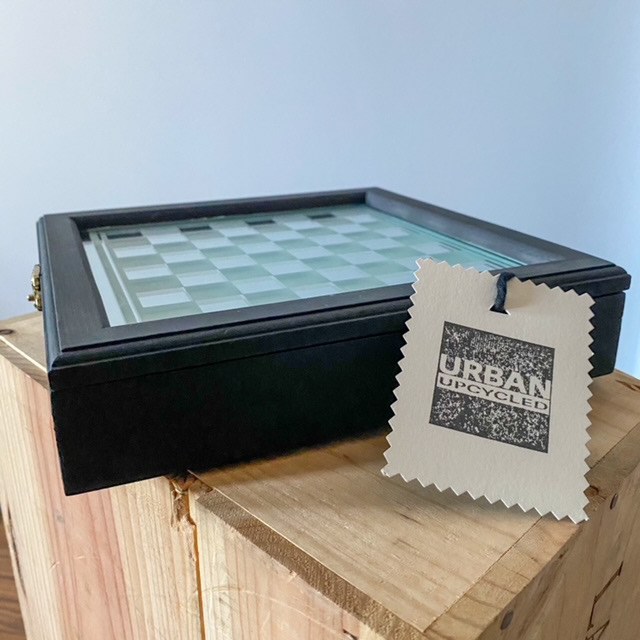 Urban Upcycled İleri Dönüşüm Upcycle Tasarımlar Siyah Mat Ahşap Kutulu Cam Satranç Seti