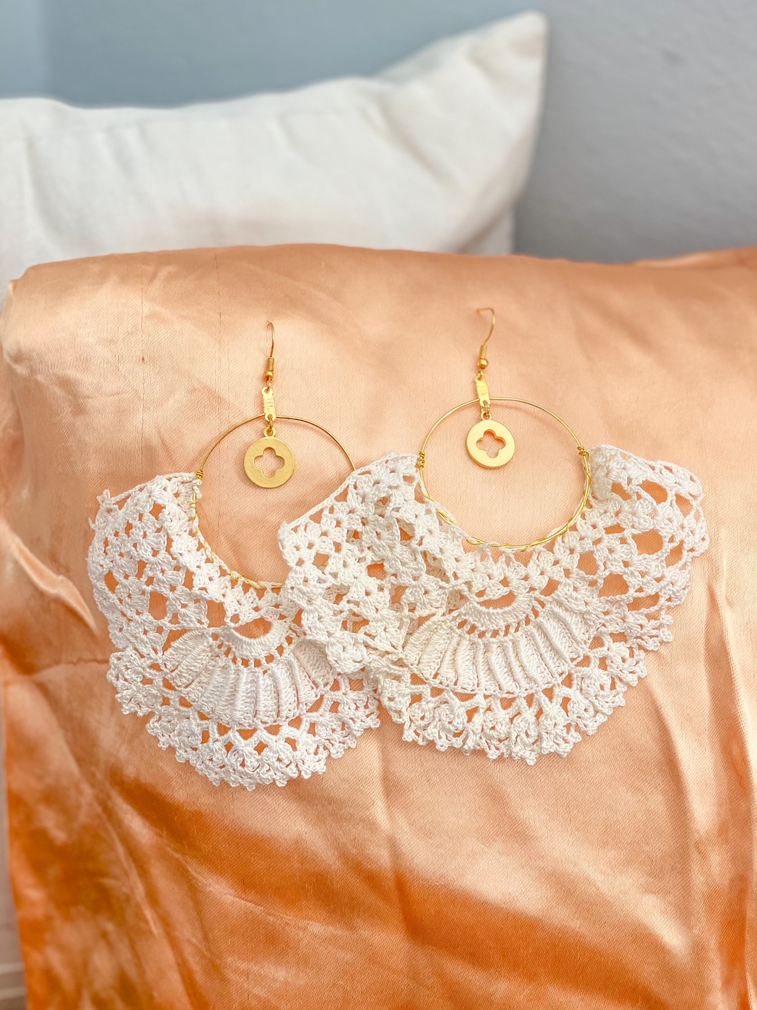 Urban Upcycled İyi Kalpli Sürdürülebilir Moda ve Sürdürülebilir Yaşam | Vintage Dantelli Altın Renkli Küpe