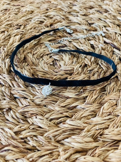 Urban Upcycled İyi Kalpli Sürdürülebilir Moda ve Sürdürülebilir Yaşam | Siyah Kadife Choker Kolye