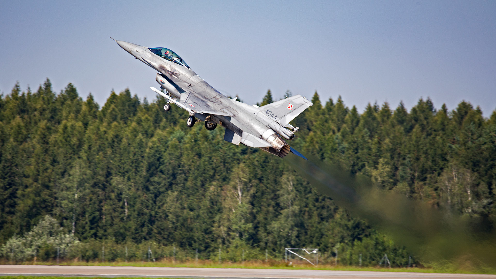 Lockheed Martin F-16C Fighting Falcon departing from Airbase. Poland.