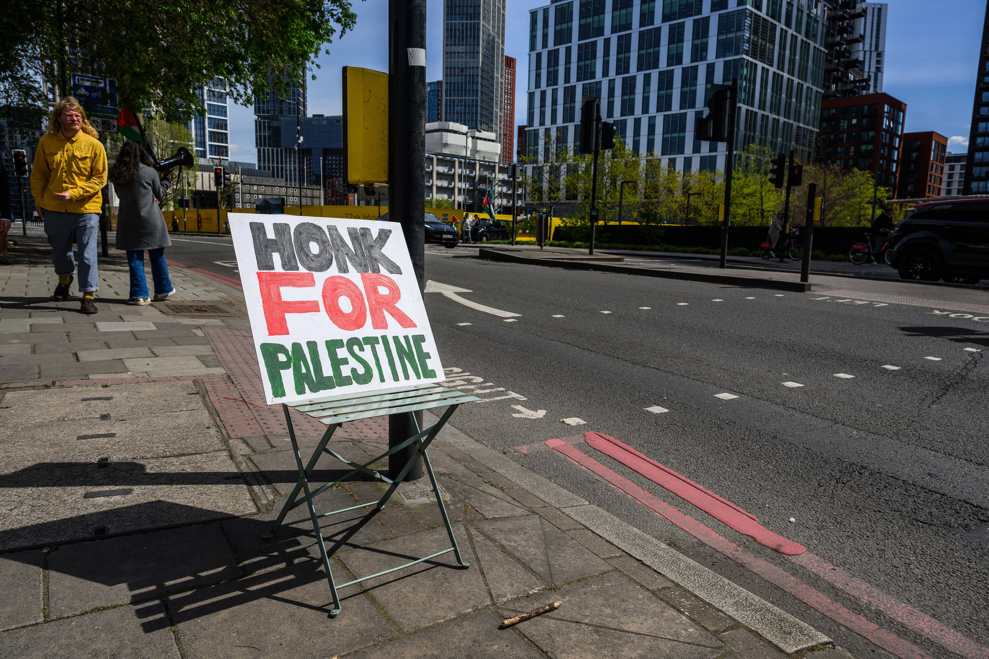 More than half of the cars that drove past the protest camp honked their horn in support.
