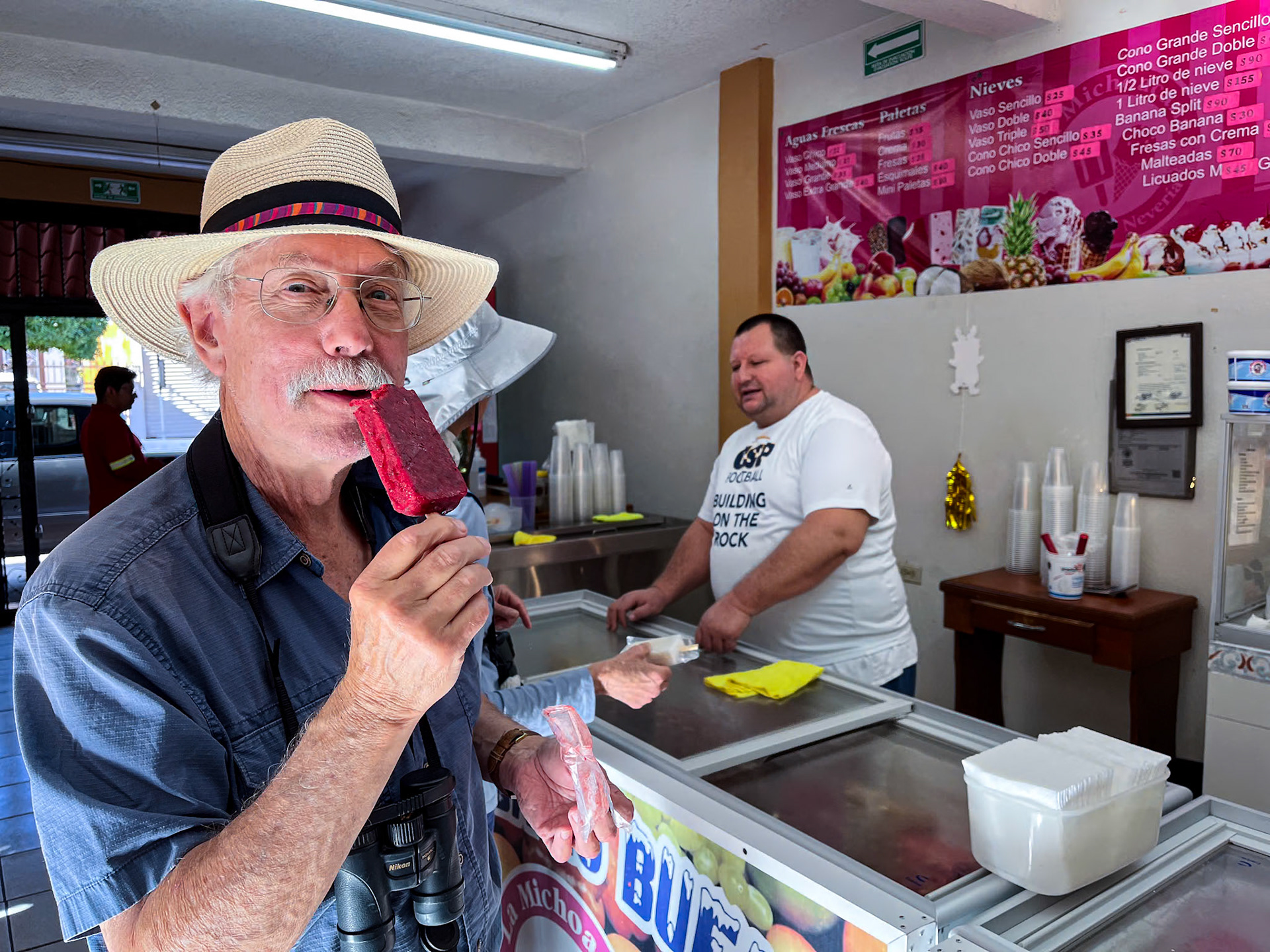 Savouring the Dragon Fruit (Petaya) palata.