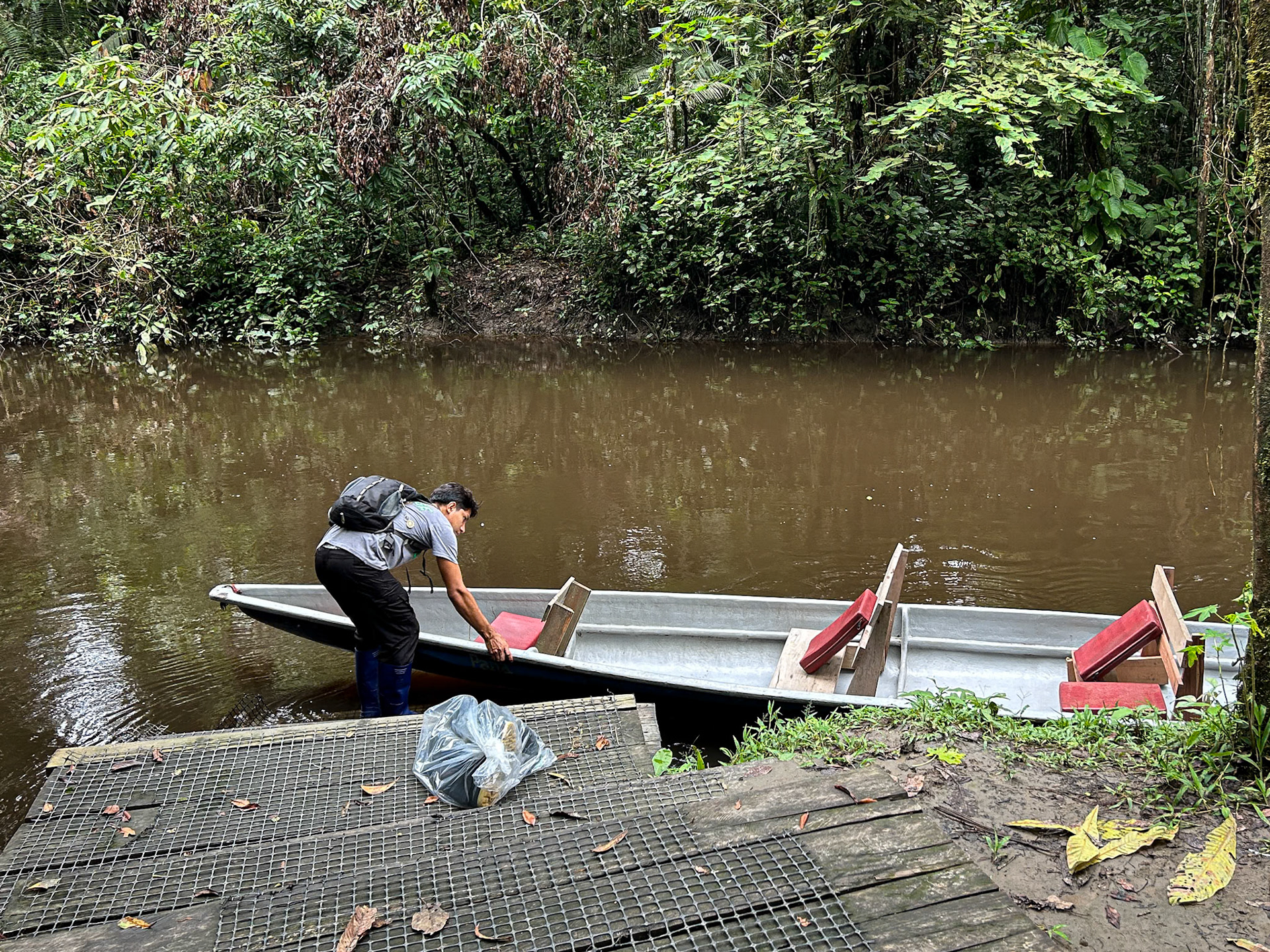 Paddle Canoe: Sani Lodge