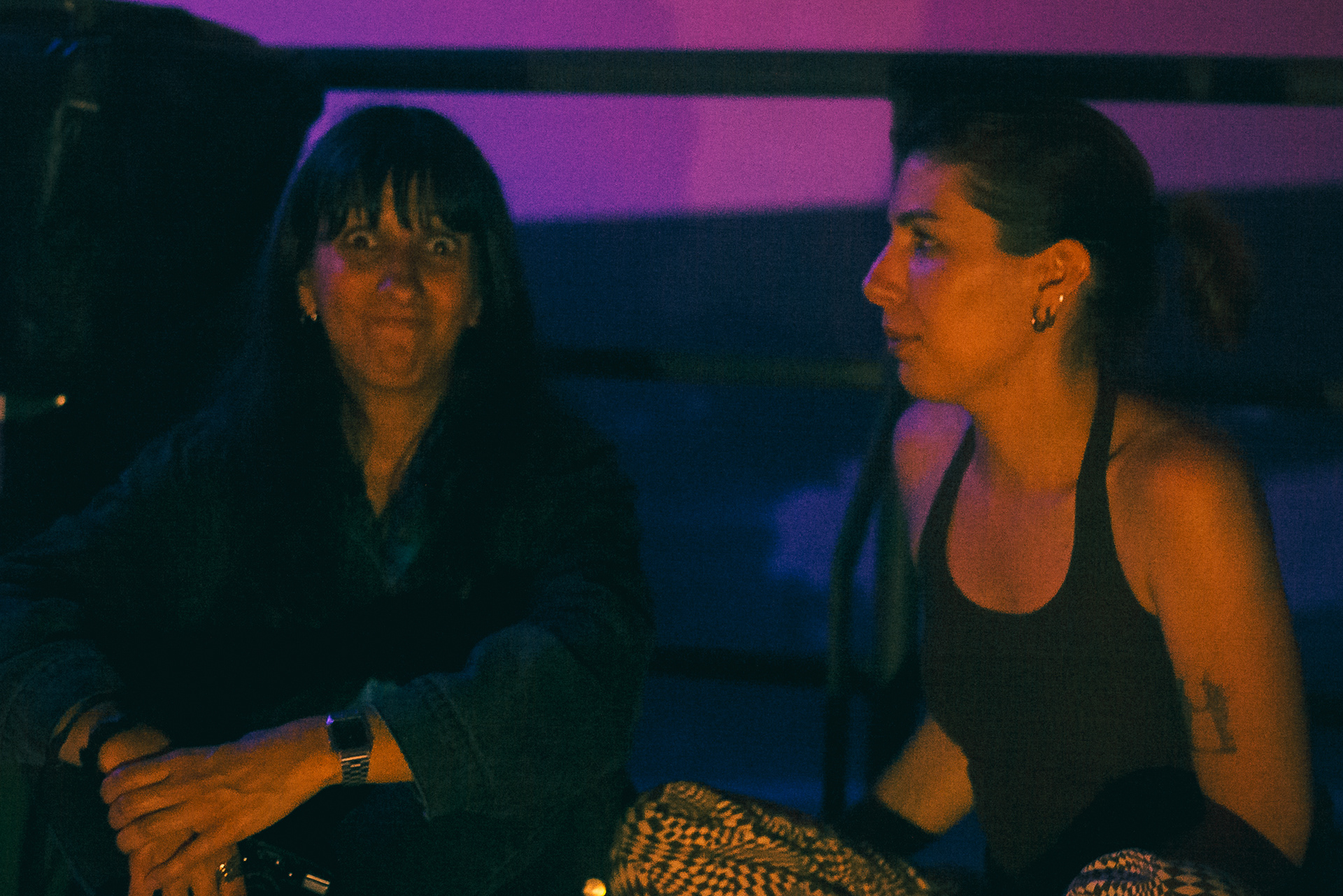 "Gaivotas em terra", Iolanda Pereira e Carolina Pereira assistindo ao concerto de Monch Monch (Festival Impulso/CCC), 06.06.2026)