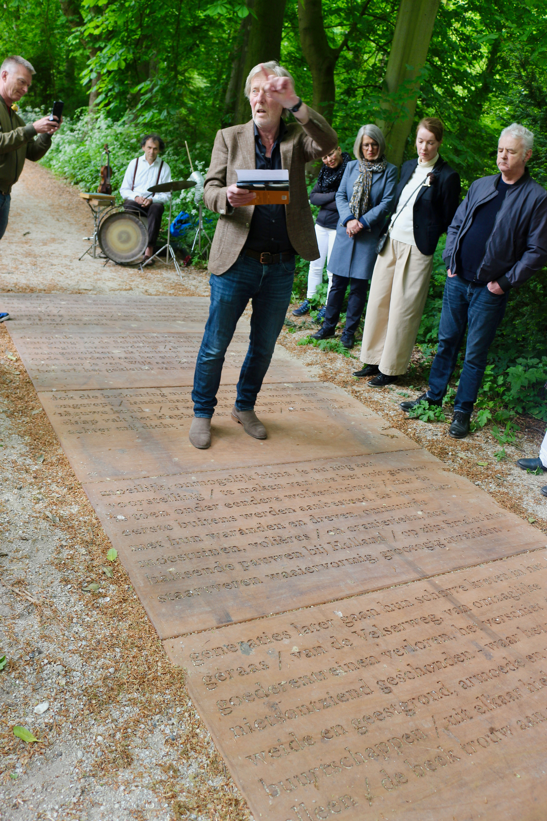 Jaap leest en wandelt