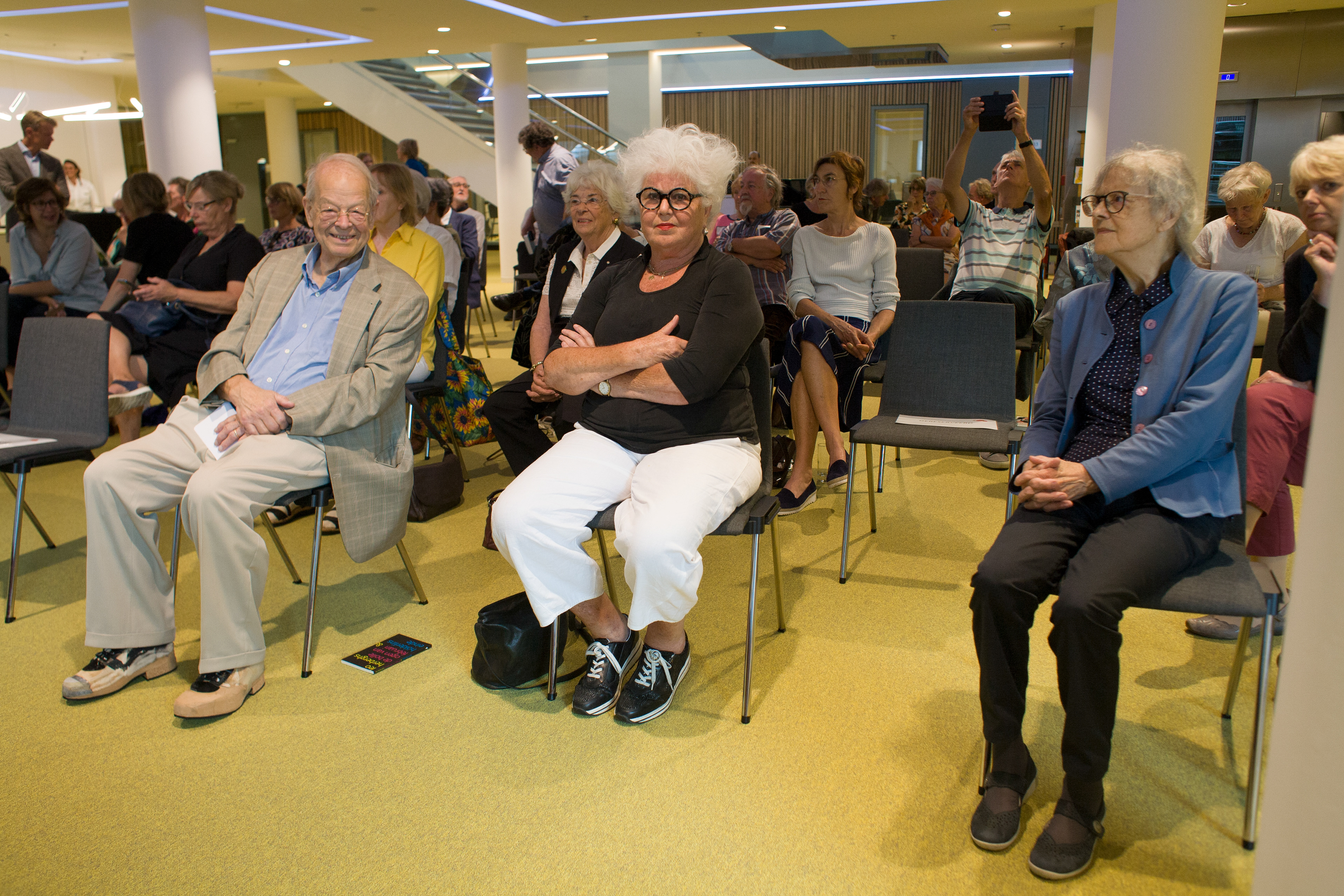 Rechts Cis Herberghs (weduwe Leo Herberghs)