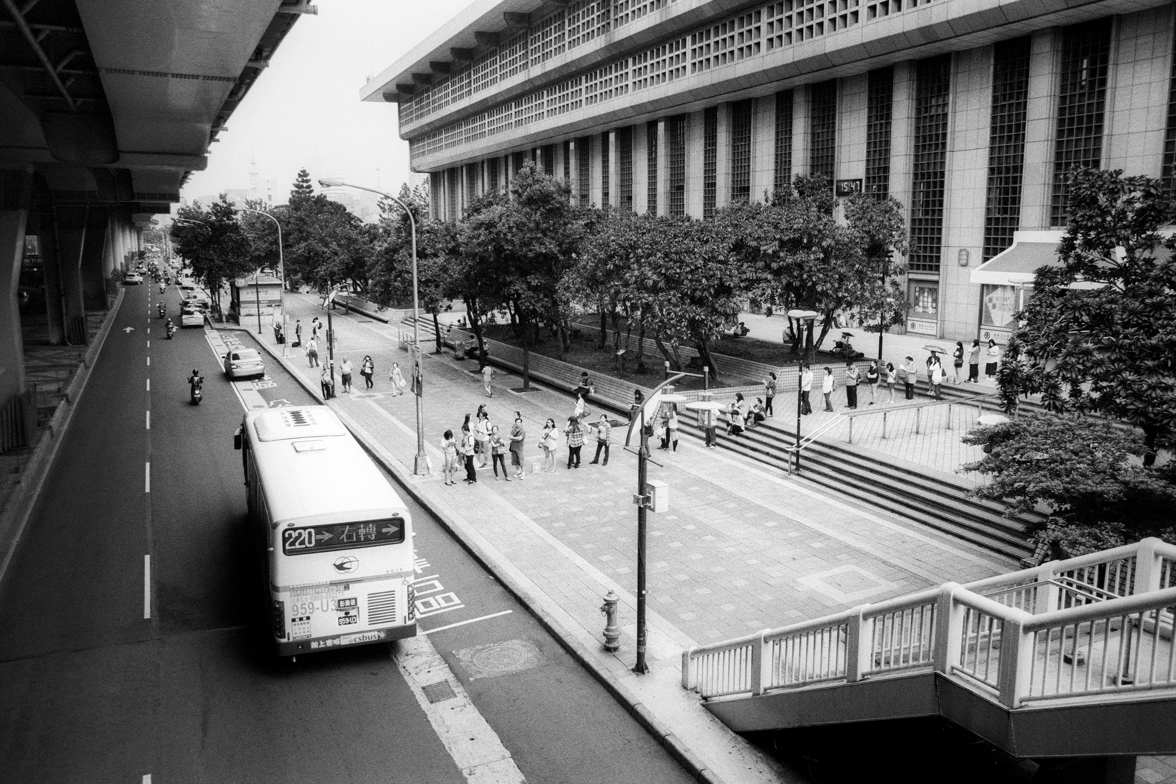 Train Station, Taipei, May 2016 (Fomapan)