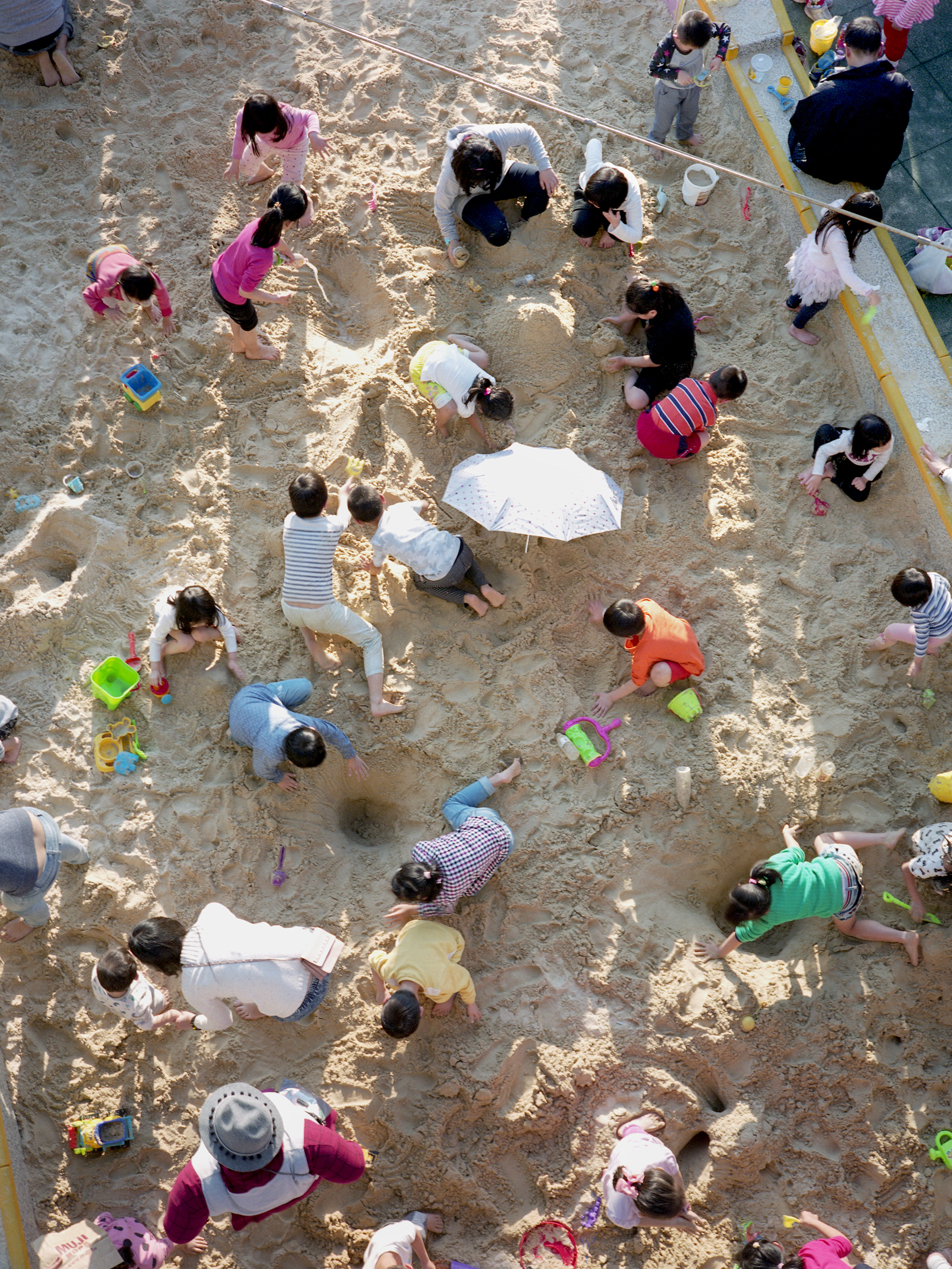 Dating at children's theme park. Taipei, 2018 (P160NS)