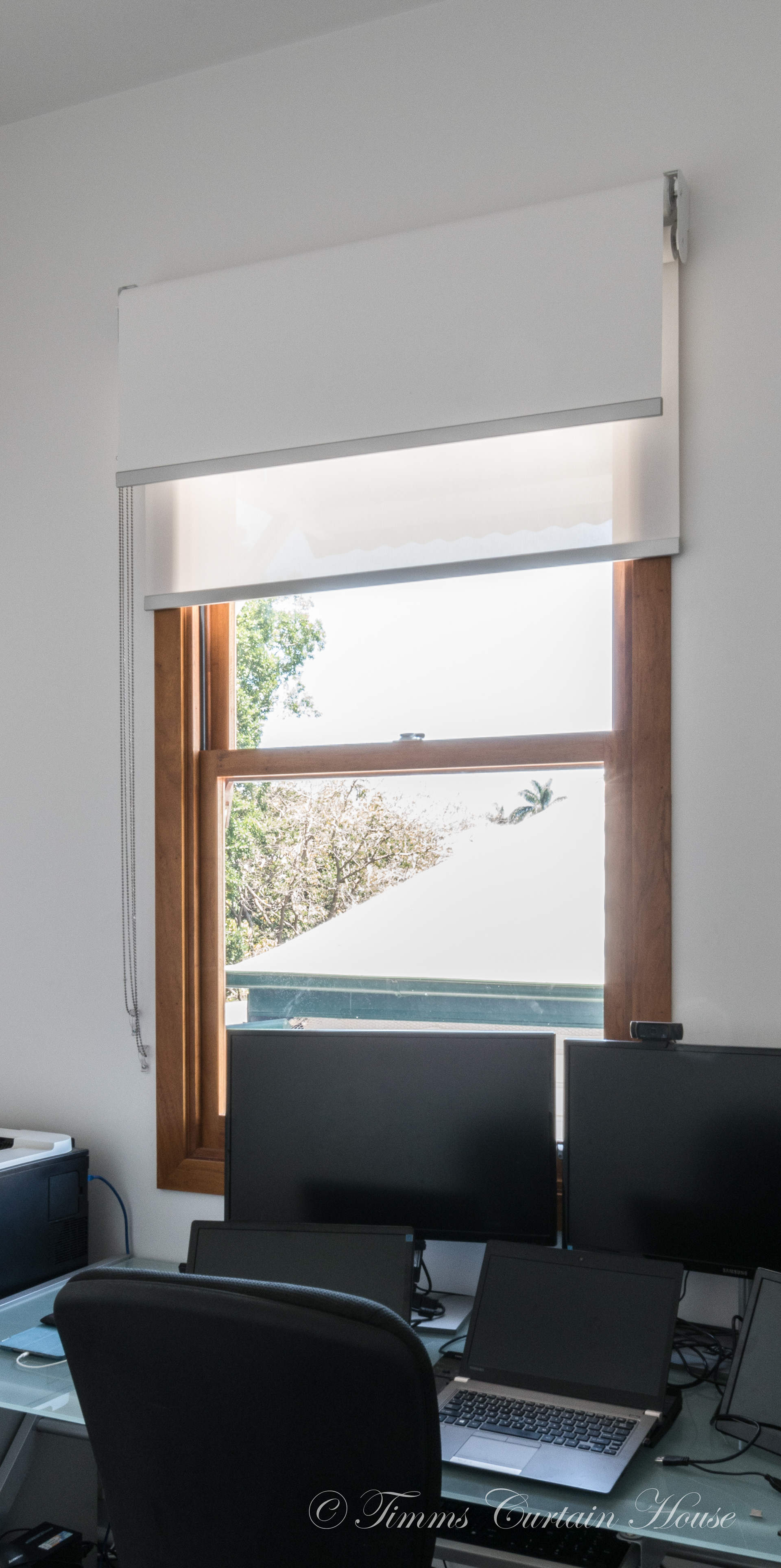 Double bracket rollers for suncontrol and blockout