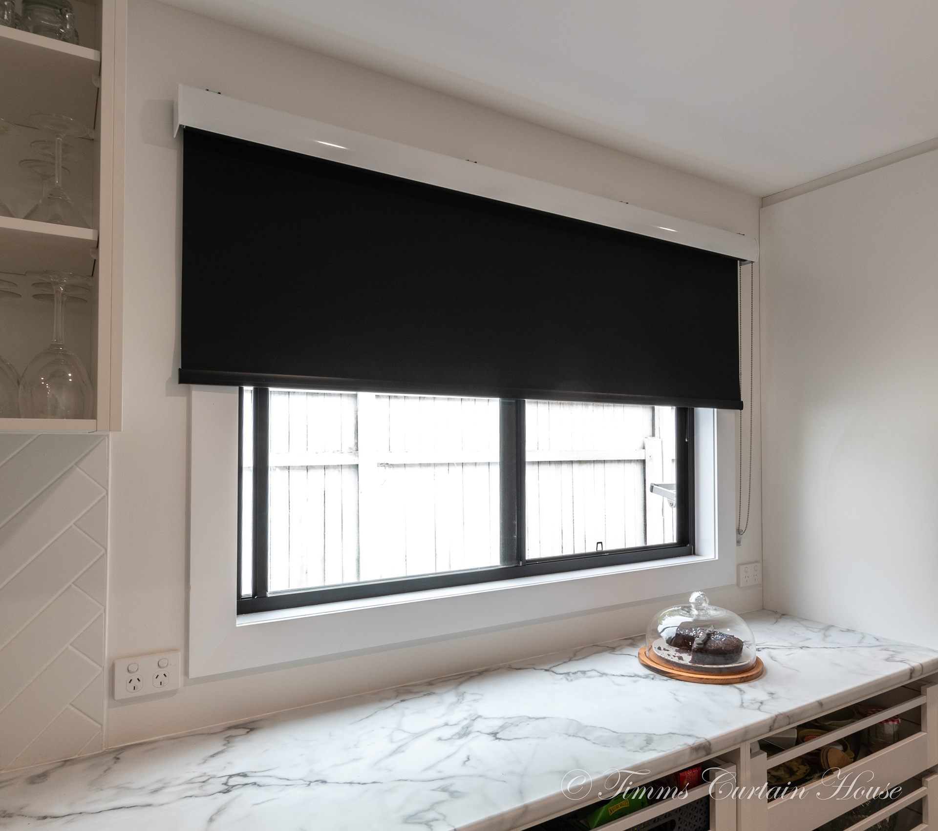 Blockout blind with rollette