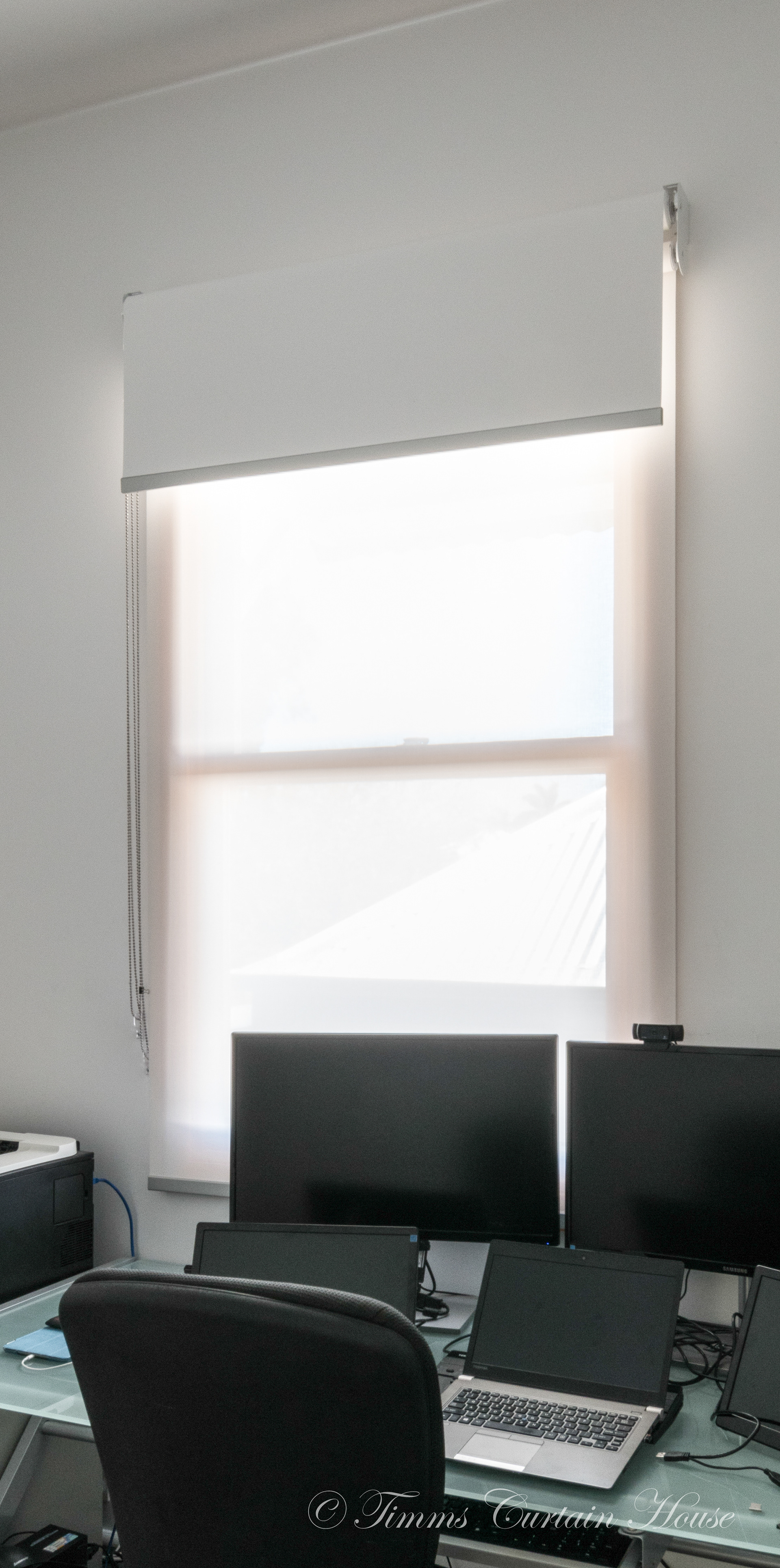 Double bracket rollers for suncontrol and blockout