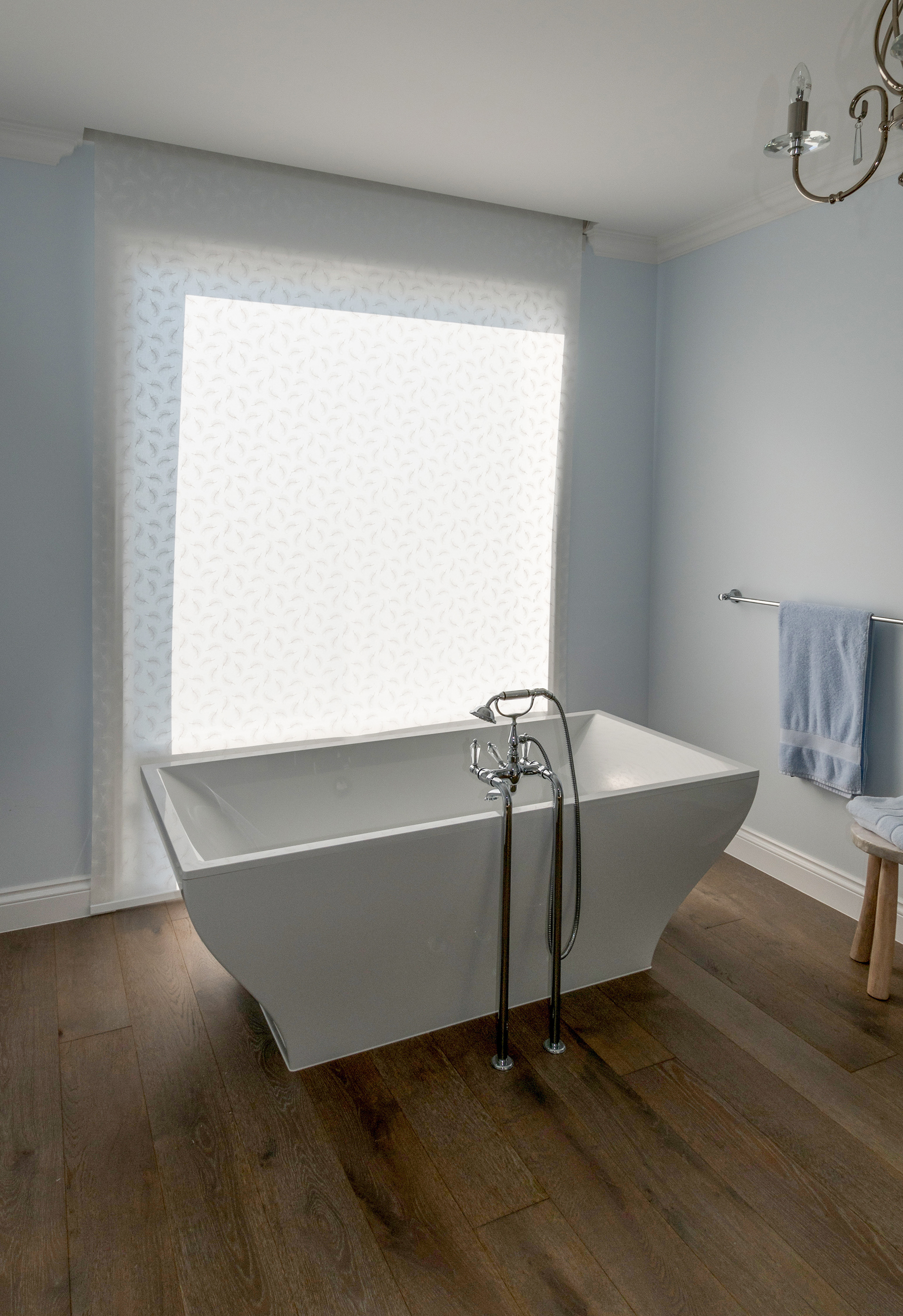 Motorised suncontrol blind in recessed ceiling