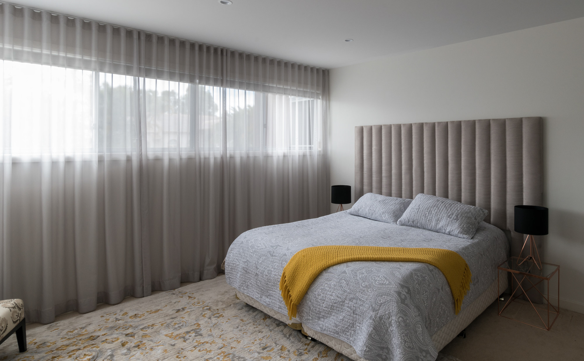 Upholstered bedhead