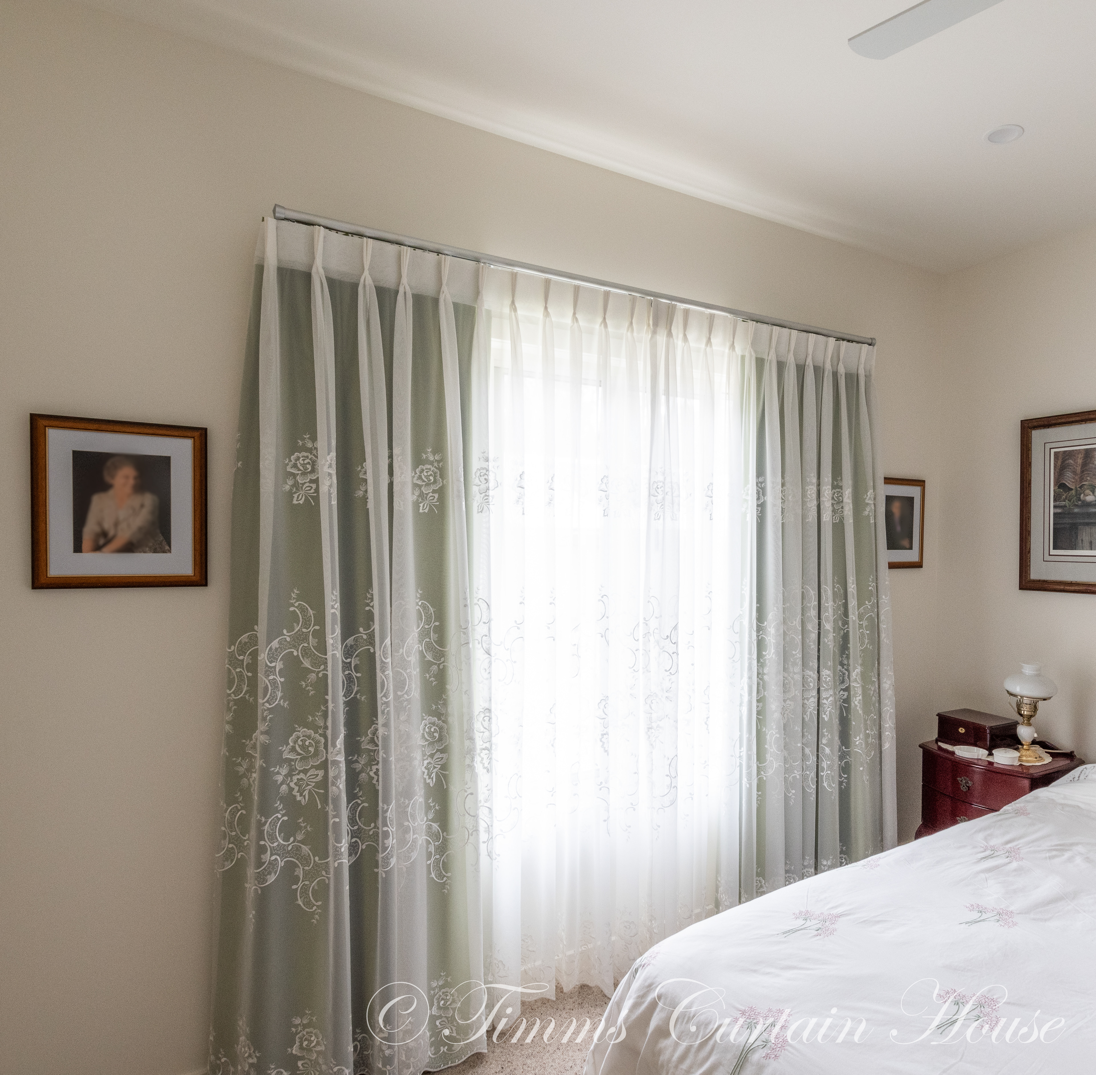 DPP sheer from wall mounted pole