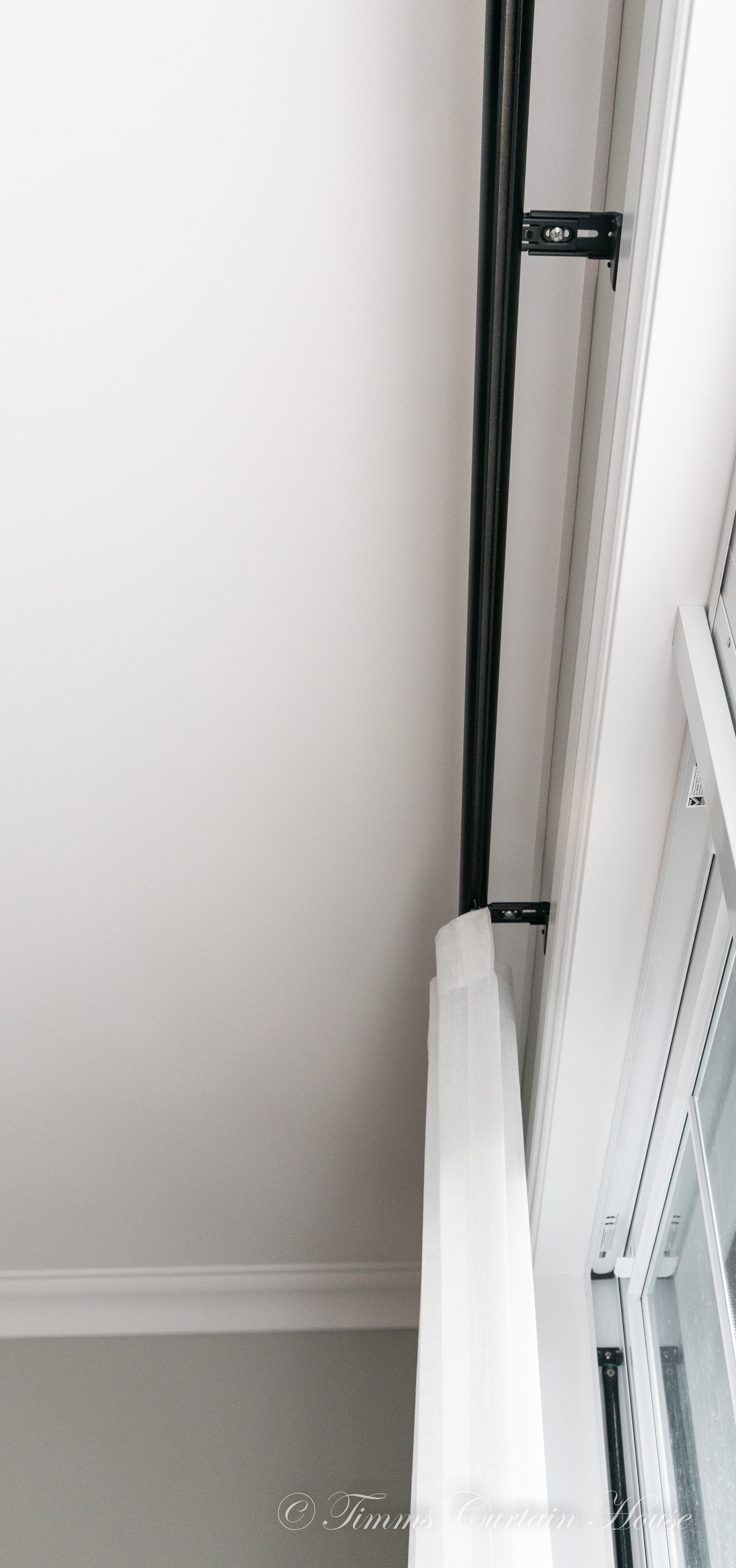 Sofia pole and fixings
