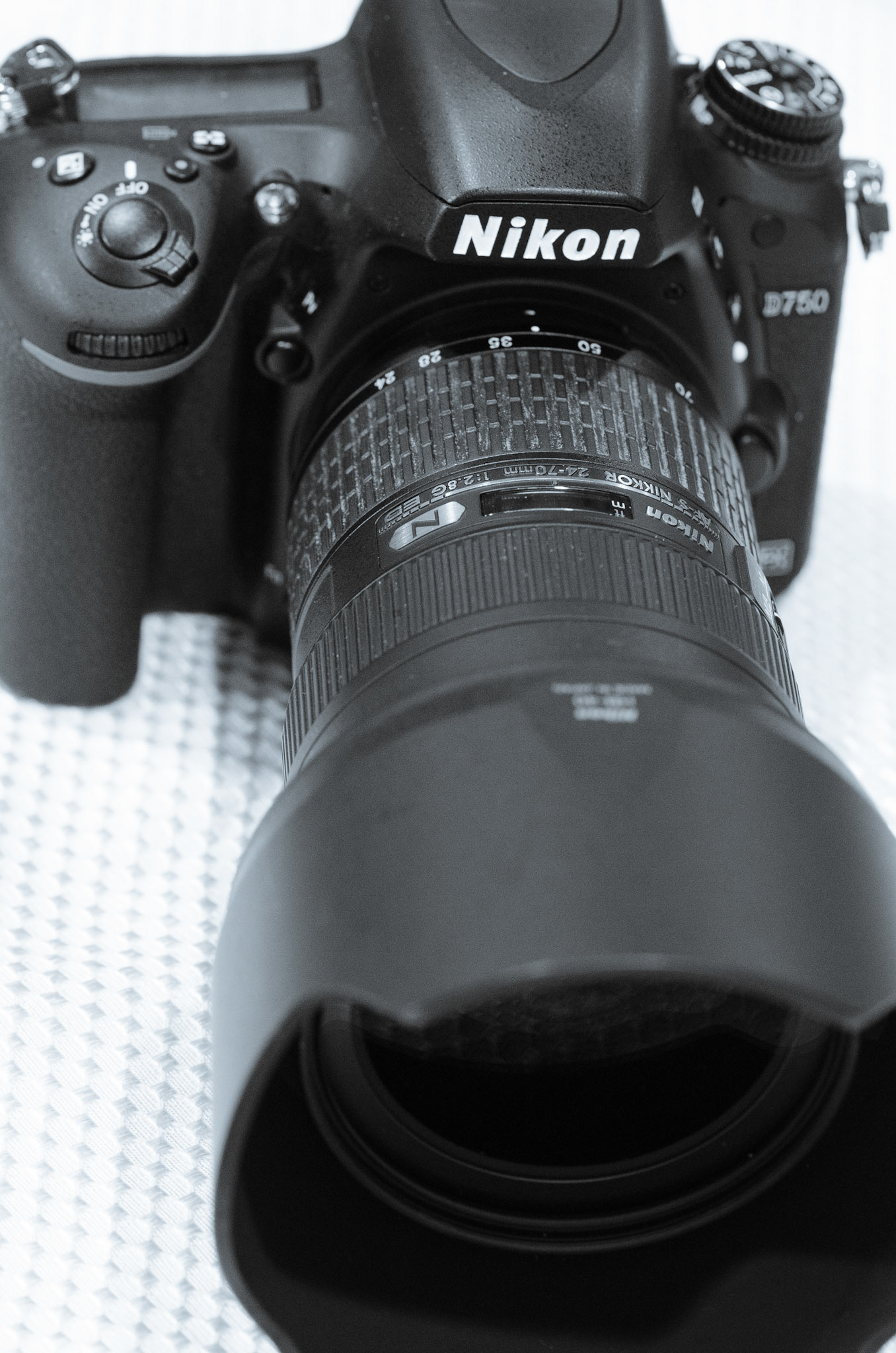 Nikon D750 &amp; Nikkor AF-S 24-70mm 1:2.8G ED