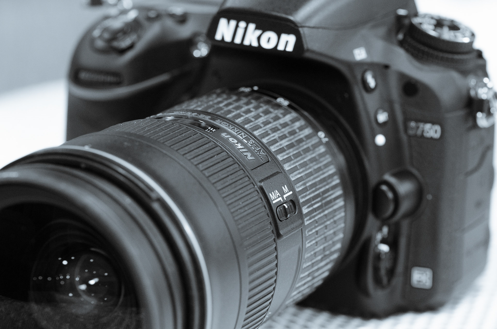 Nikon D750 &amp; Nikkor AF-S 24-70mm 1:2.8G ED