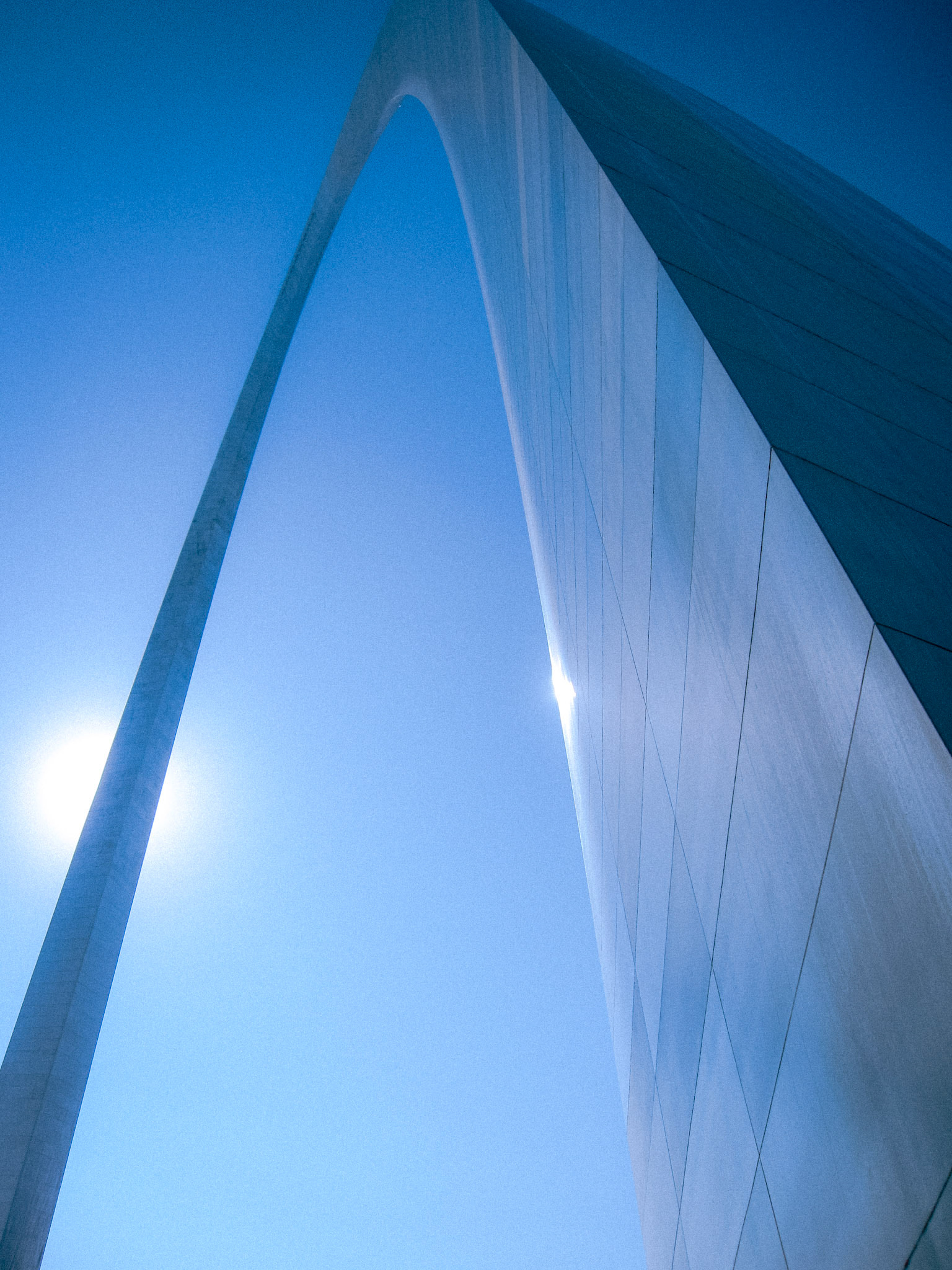 Gateway Arch from below (Gateway Arch NP)