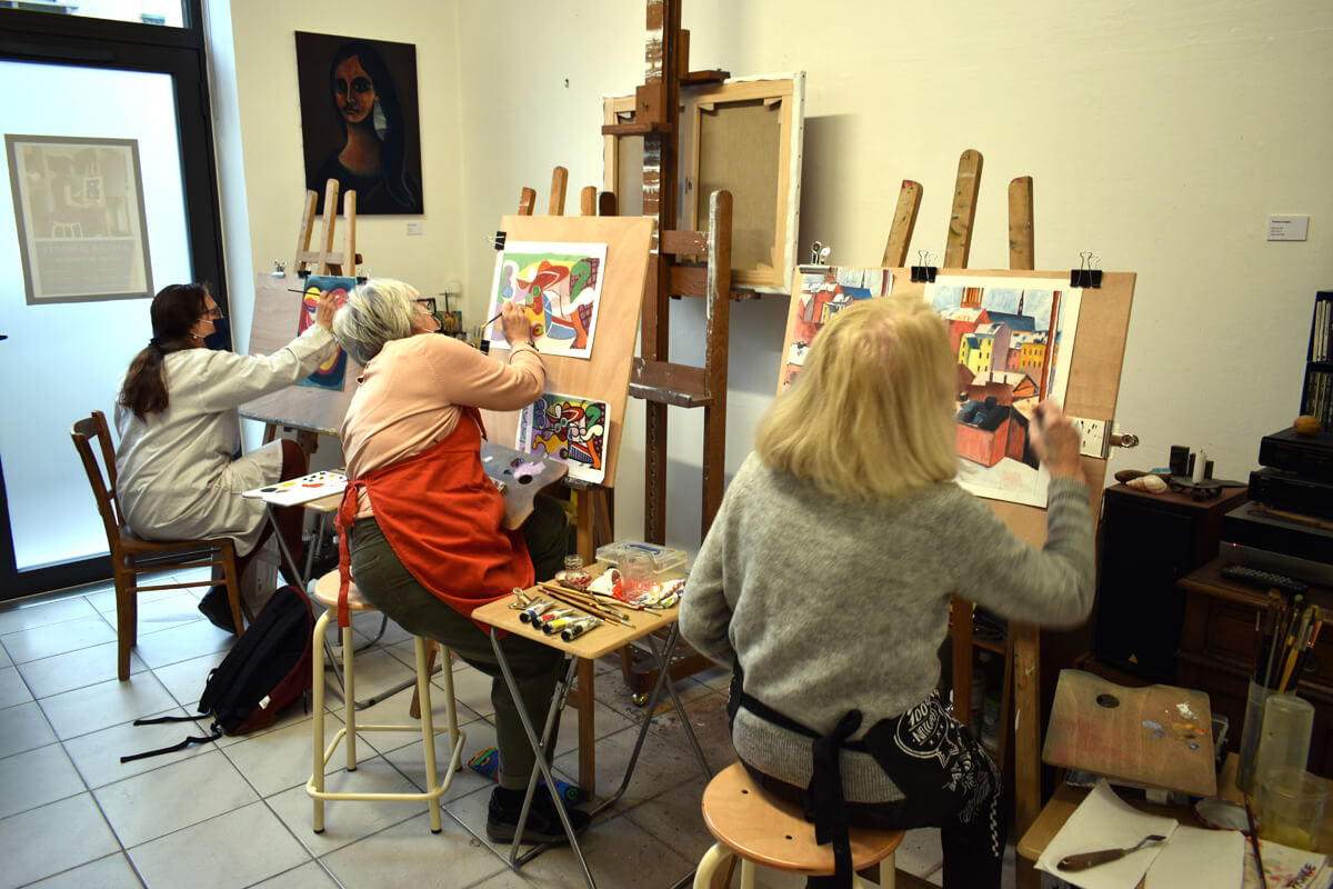 Trois élèves du cours de peinture à l'huile - Cours de peinture Paris 13 - Atelier JB Miette reproduction de tableaux - Cours de peinture à l'huile pour adultes