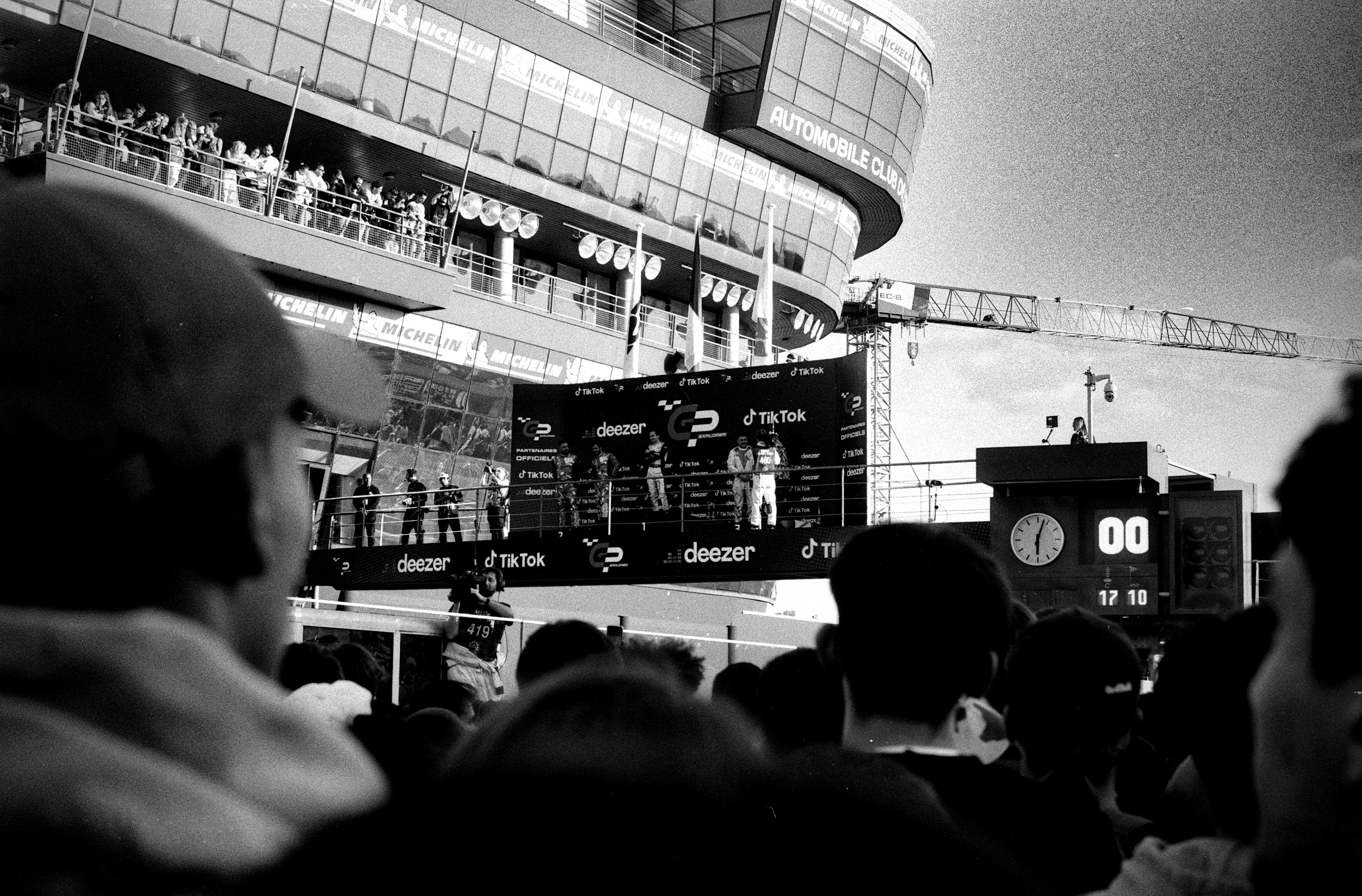 "Podium" - Ilford Pan 100 - Olympus OM10 ©JuniorPhotos 2022