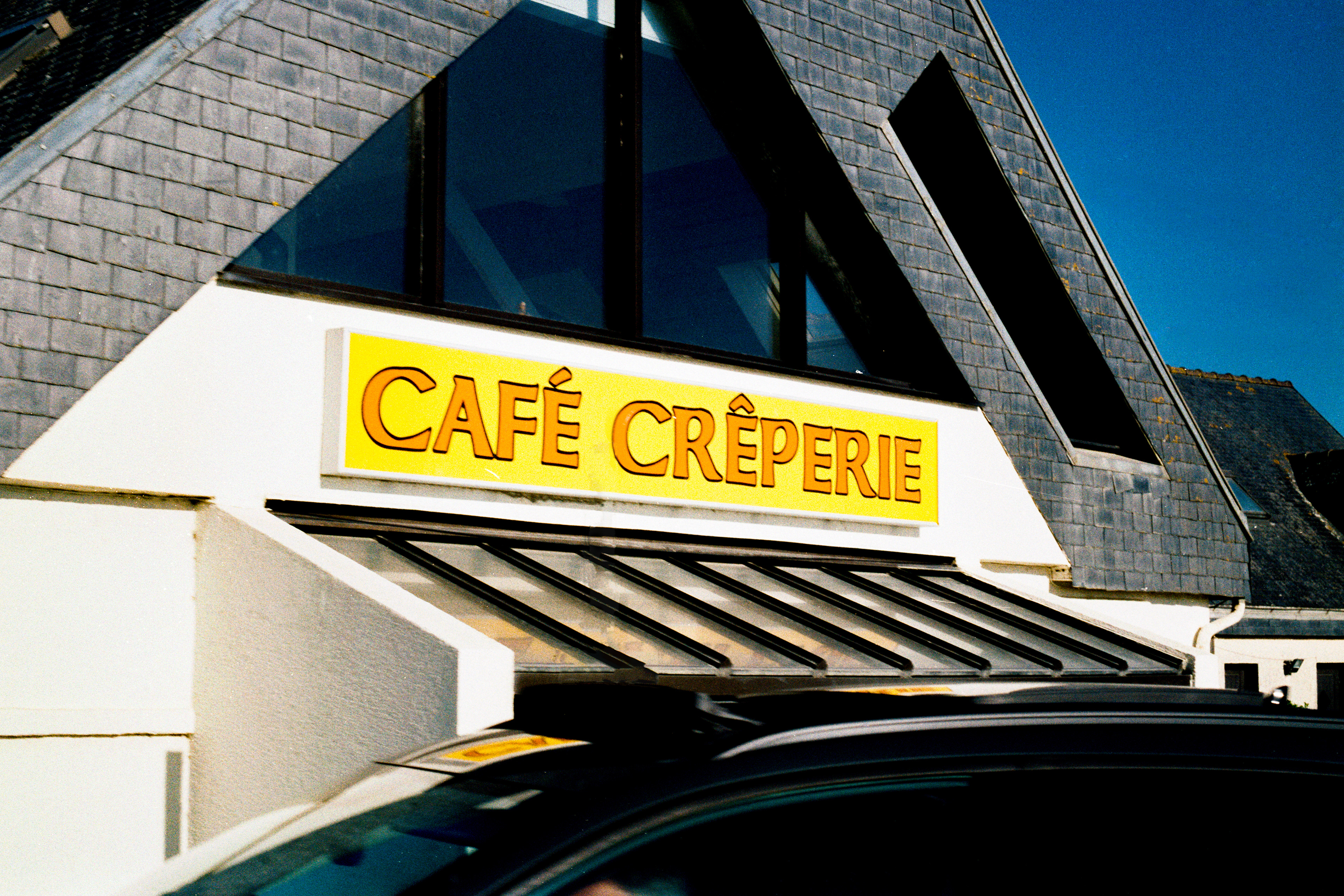 "Crêperie de La Torche" - Kodak ColorPlus -Olympus OM10 ©JuniorPhotos 2022