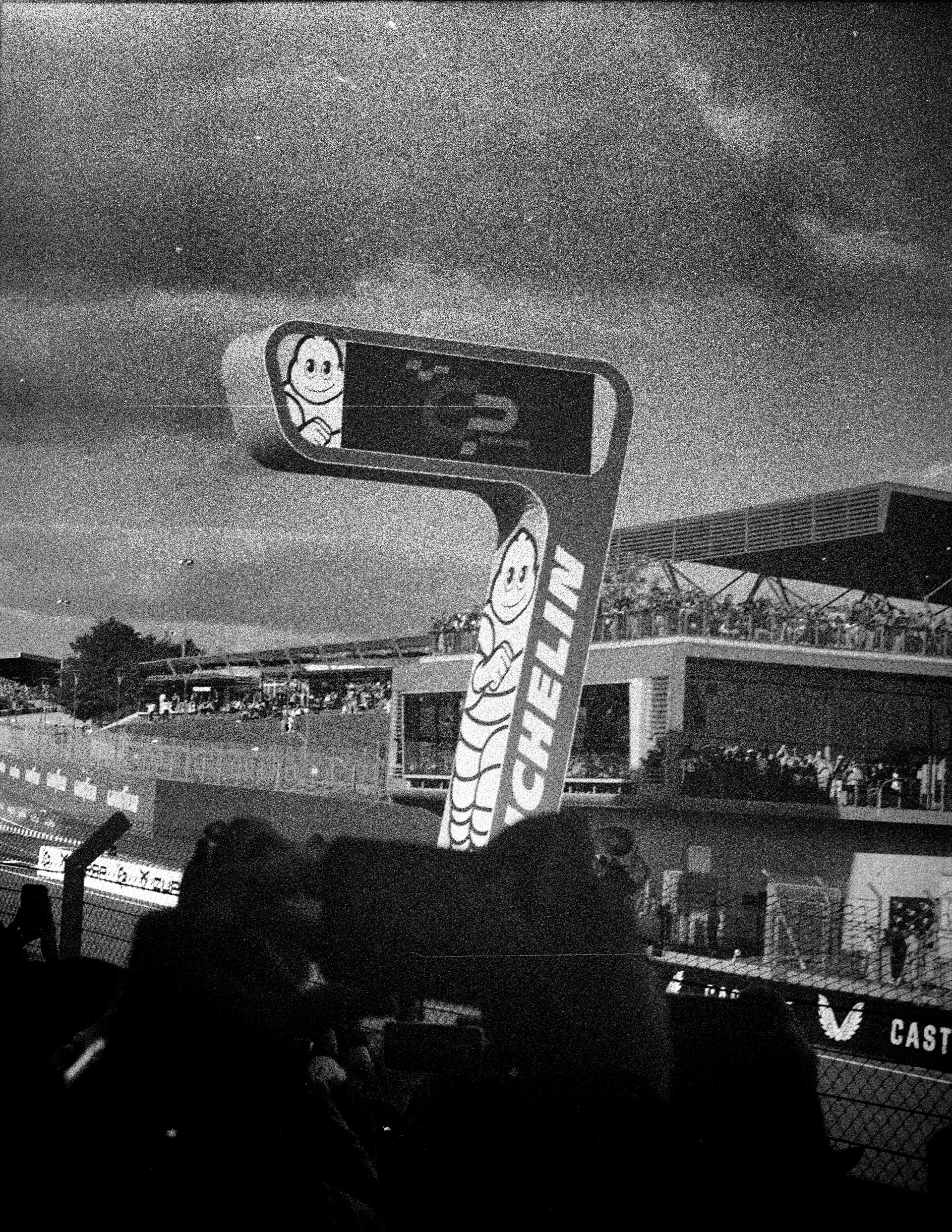 "Le calme avant la course" - Ilford Pan 100 - Olympus OM10 ©JuniorPhotos 2022