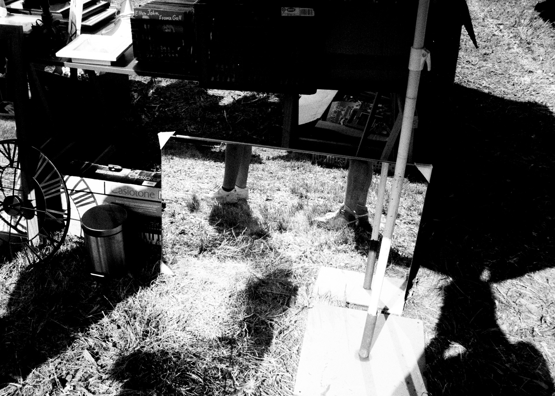 "Miroir miroir" Ilford Hp5 Plus - Praktica Mtl3 - 05/23 ©JuniorPhotos 2023