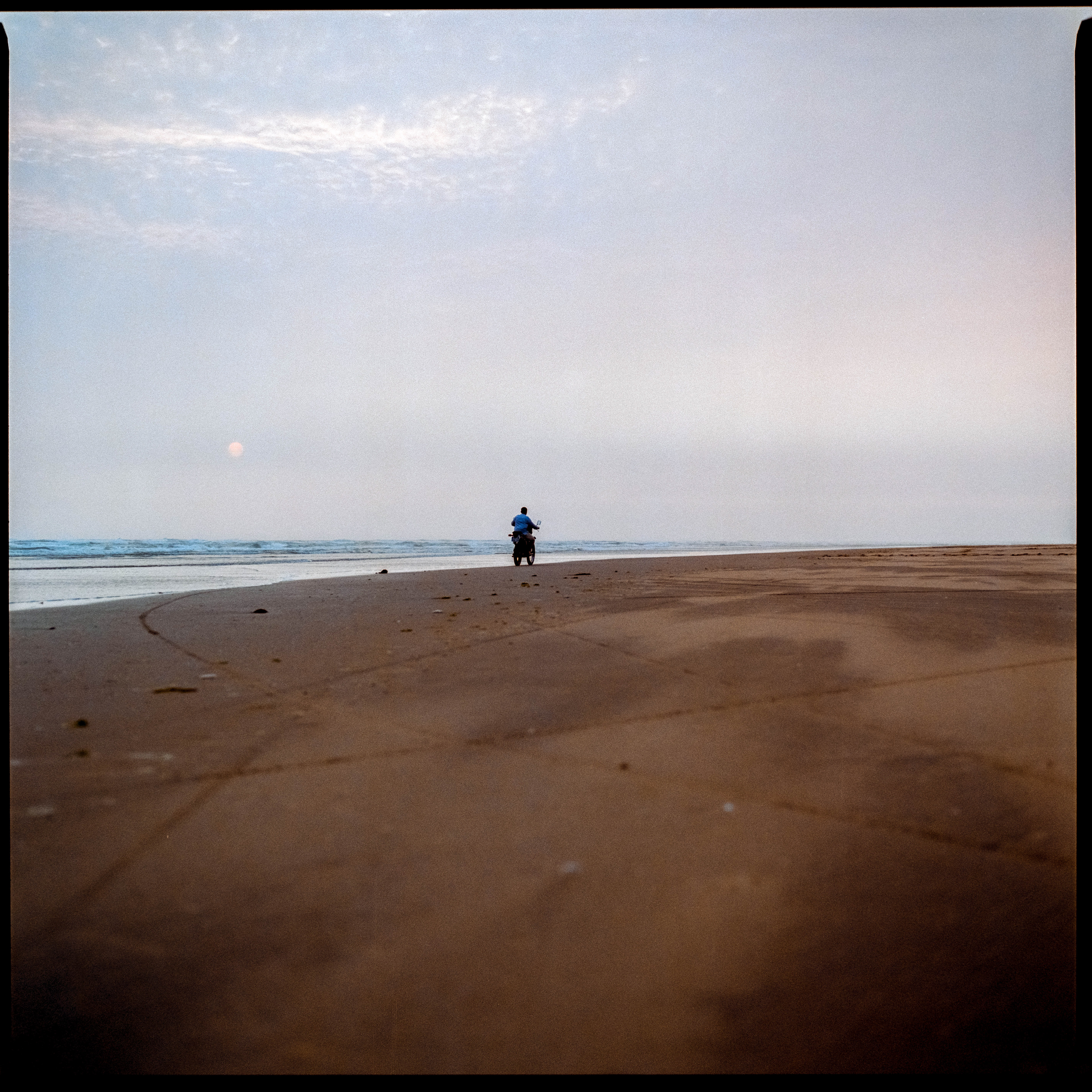 "A la recherche de l'instant" - Oléron 06/23 - Bronica SQ & Fuji pro 400H ©JuniorPhotos 2023