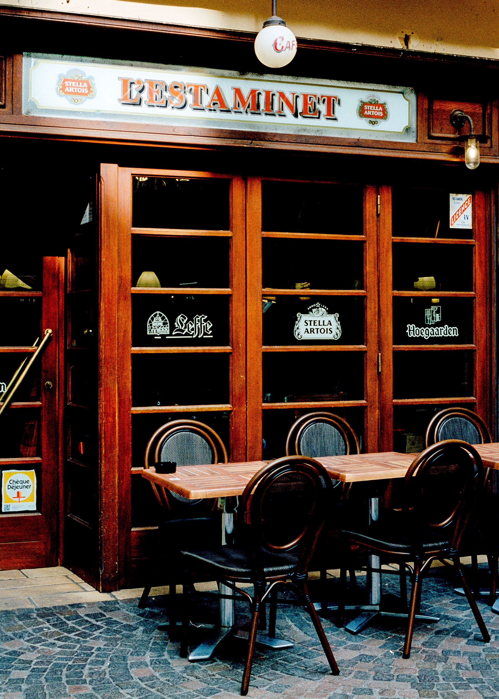 "L'estaminet" - Kodak Vision 3 250D - Olympus OM10  ©JuniorPhotos 2023