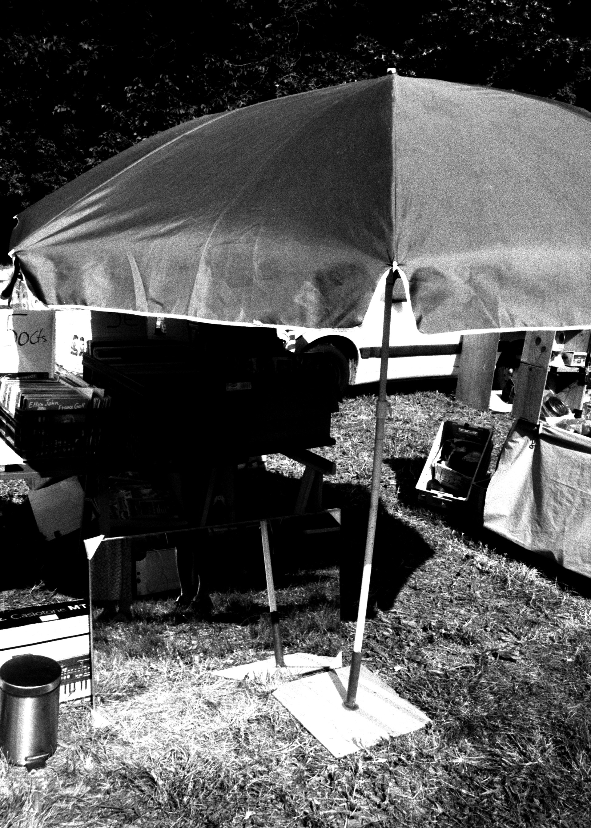 "Parasol" Ilford Hp5 Plus - Praktica Mtl3 - 05/23 ©JuniorPhotos 2023