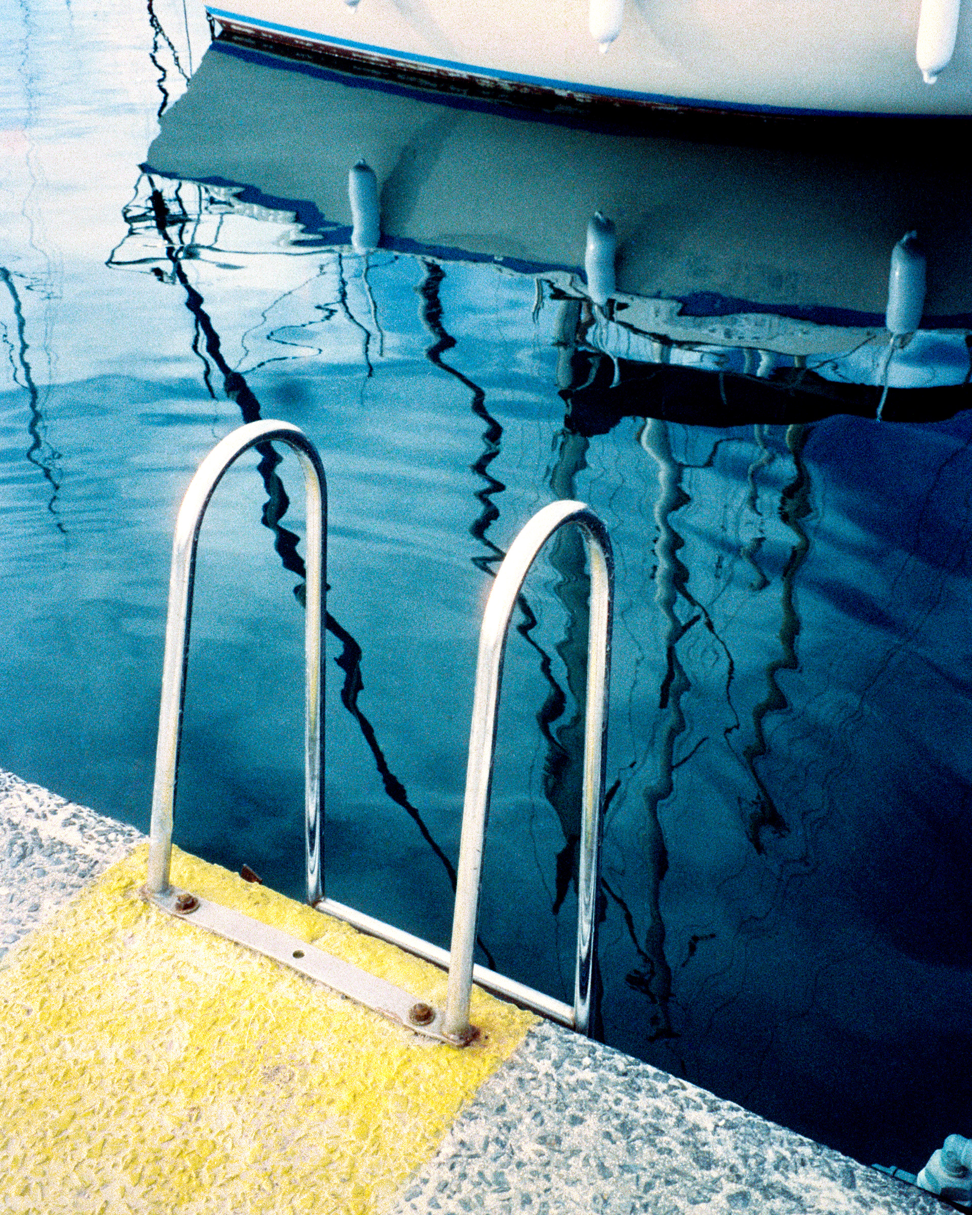 "Vieux port" Cinestill 800T x Canon Prima ©JuniorPhotos 2023