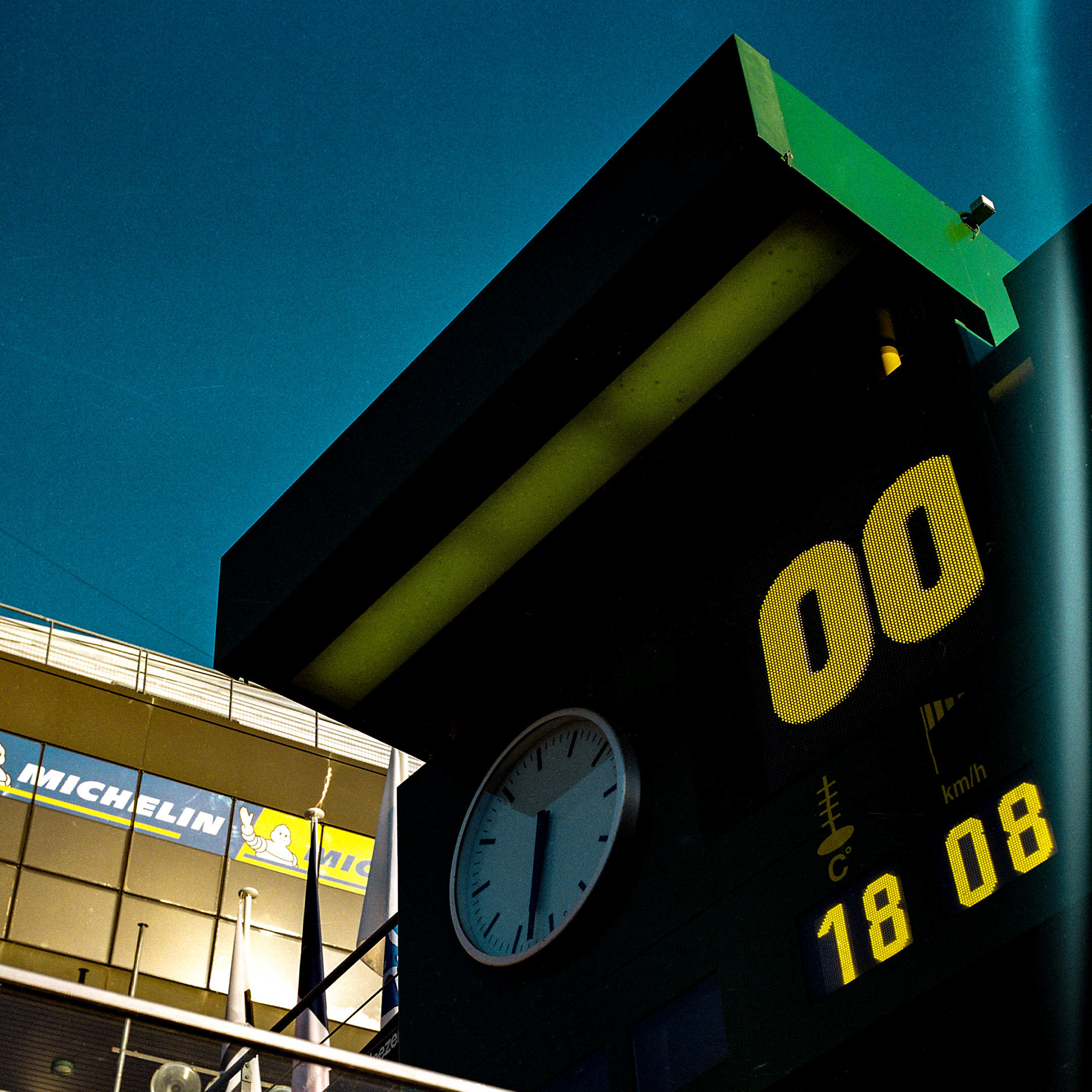 "L'horloge du Mans" - Kodak Gold 200 - Kiev 60 ©JuniorPhotos 2022