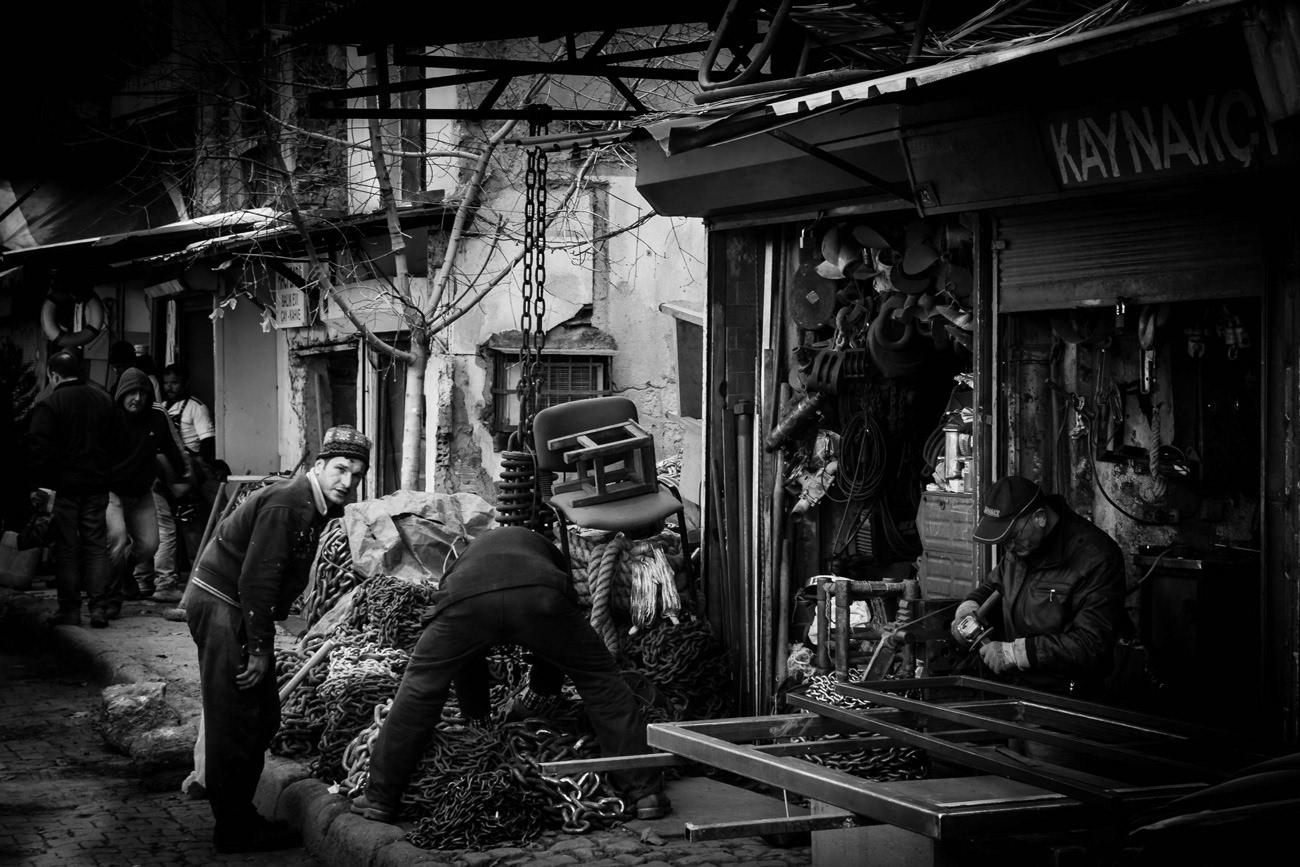 Chain Workers at Dock black and white