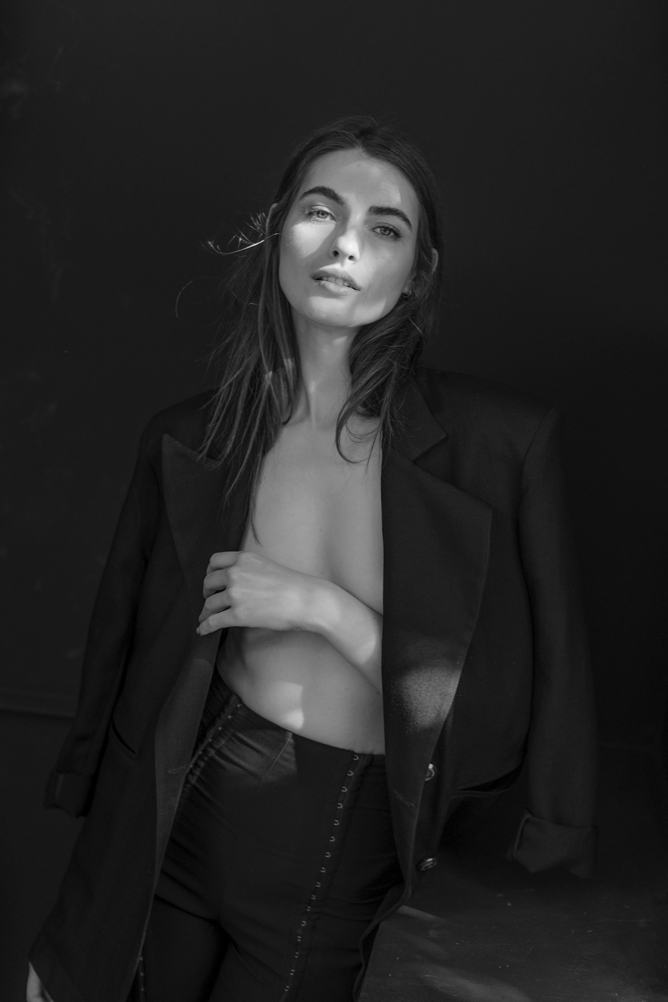 Black-and-white portrait of model Simona Bitiusca in an open dark blazer, photographed by Alex Gâlmeanu.