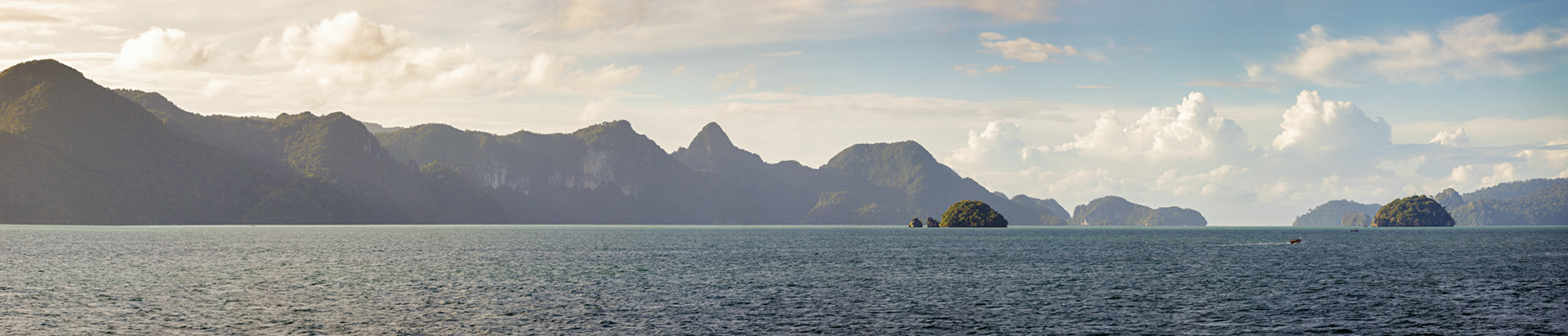Hills bath with subtle golden morning light