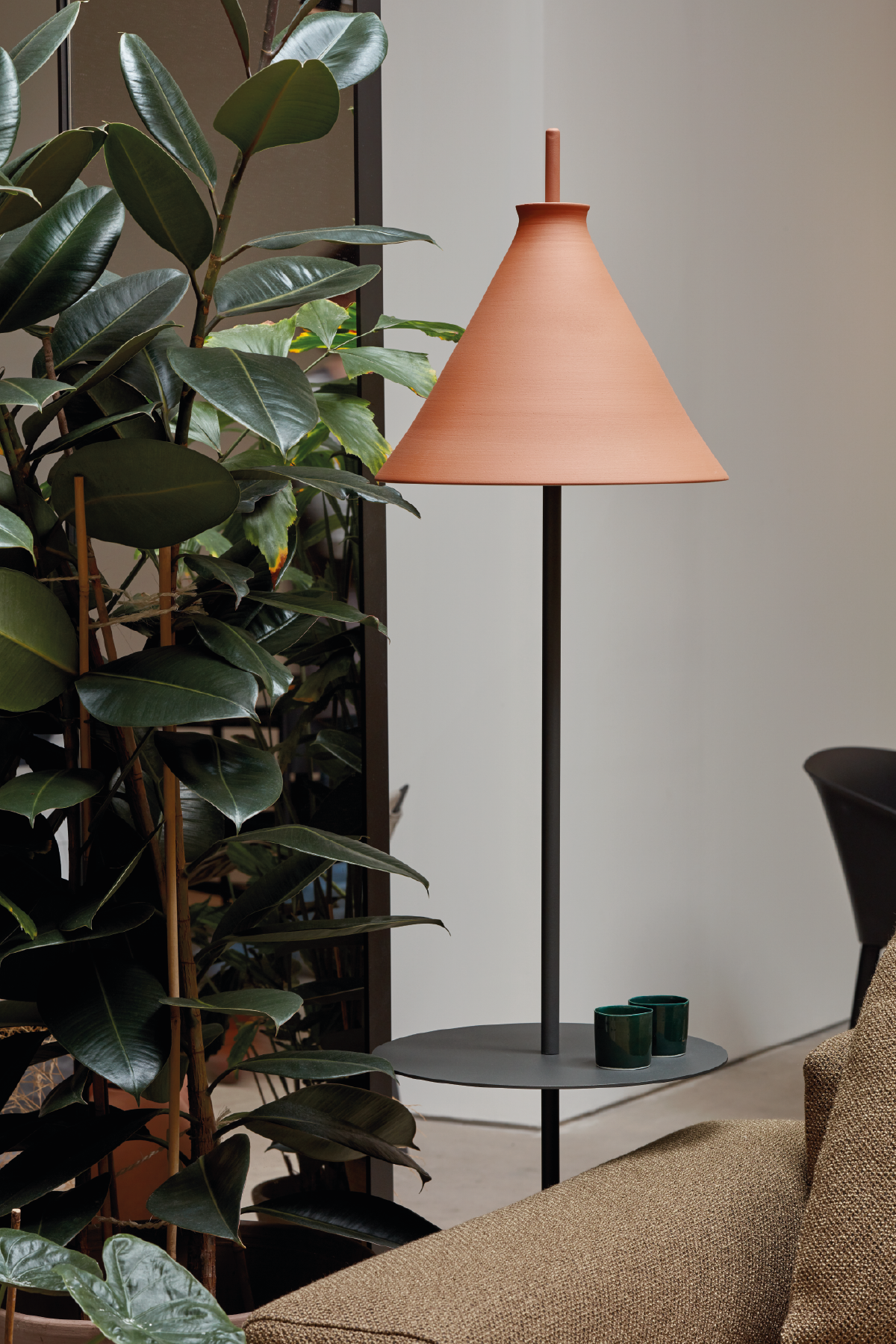 Totana35 floor lamp with table in red