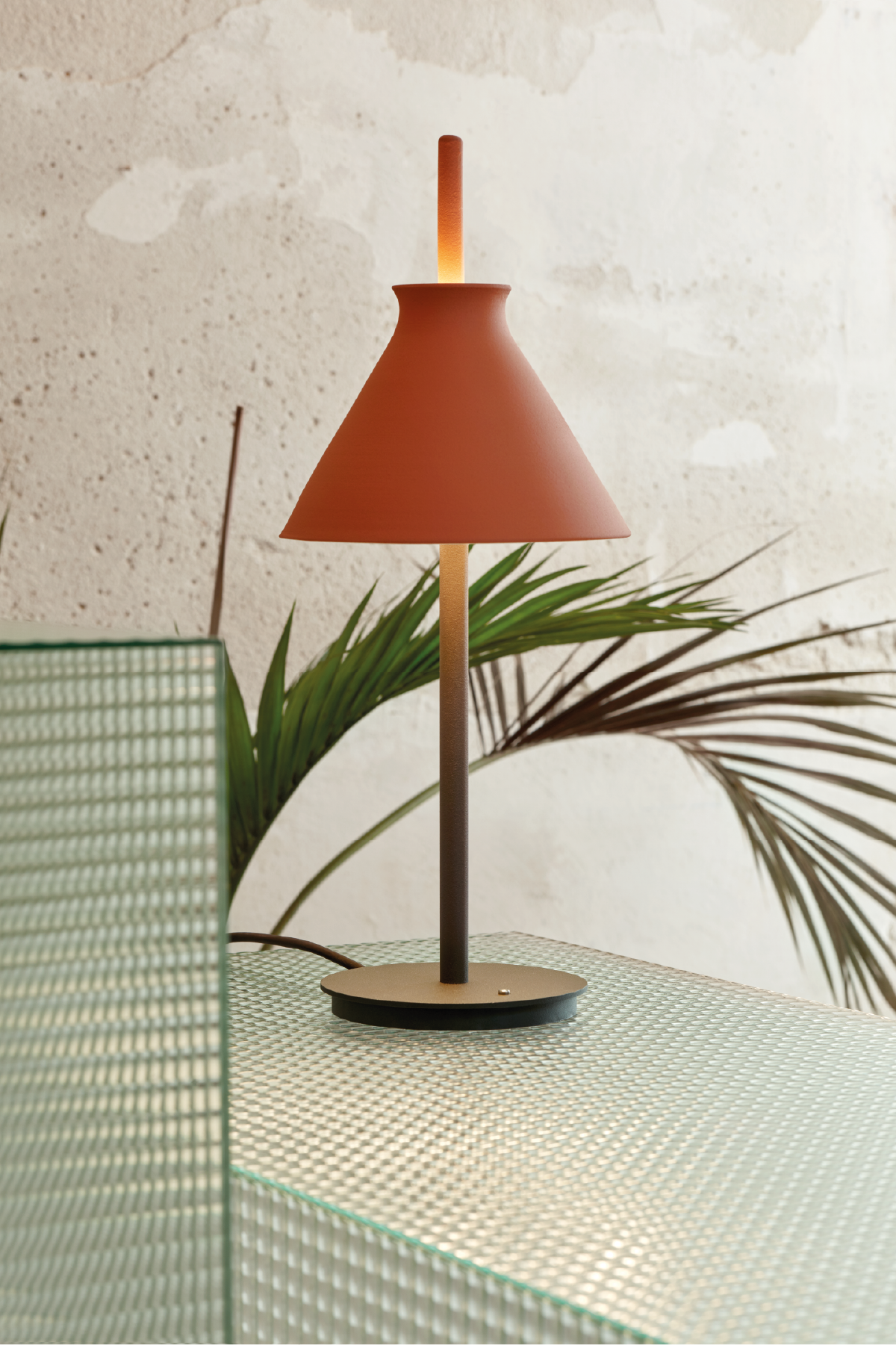 Totana20 table lamp in red